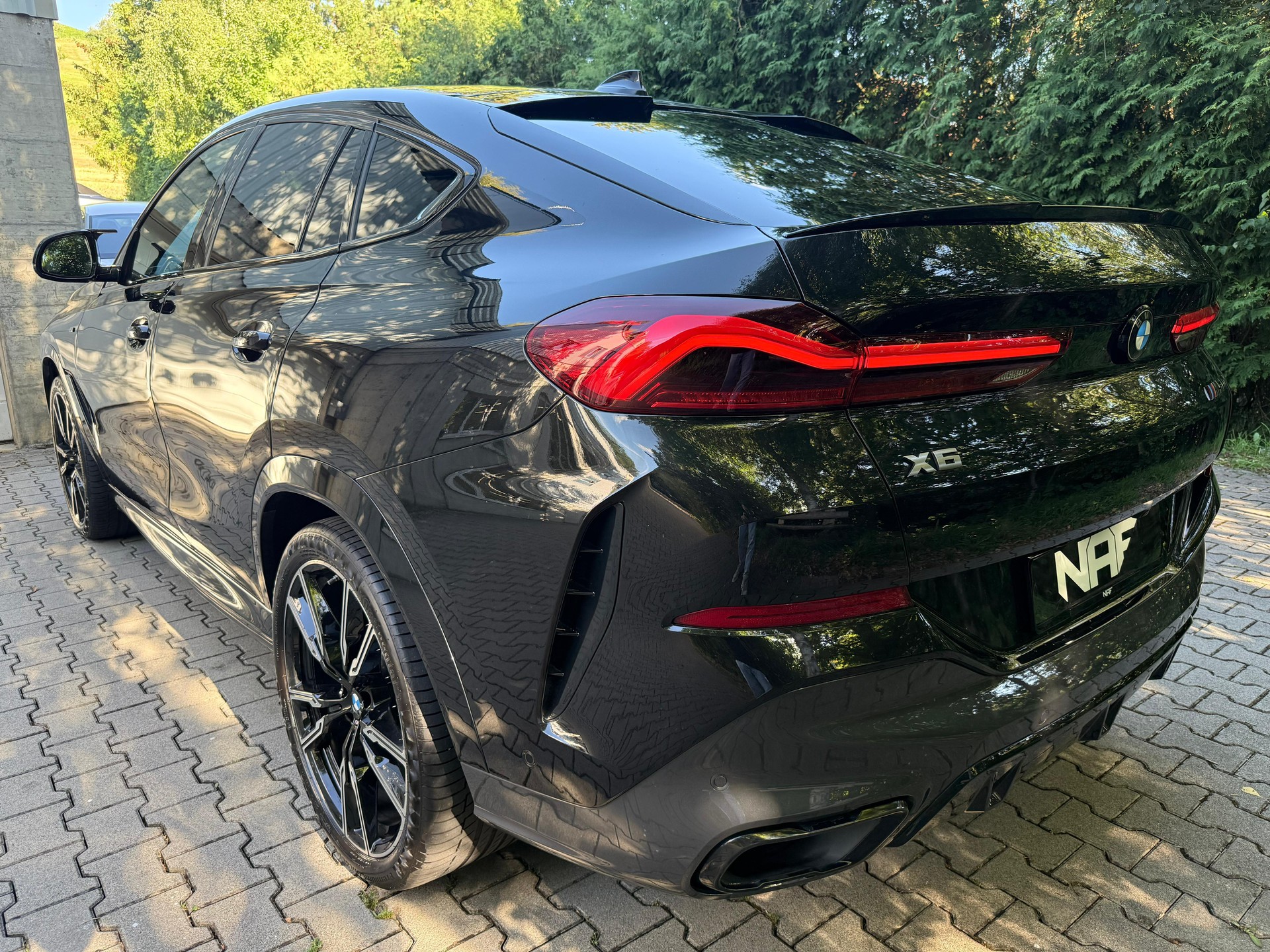 BMW X6 M50d-image-2