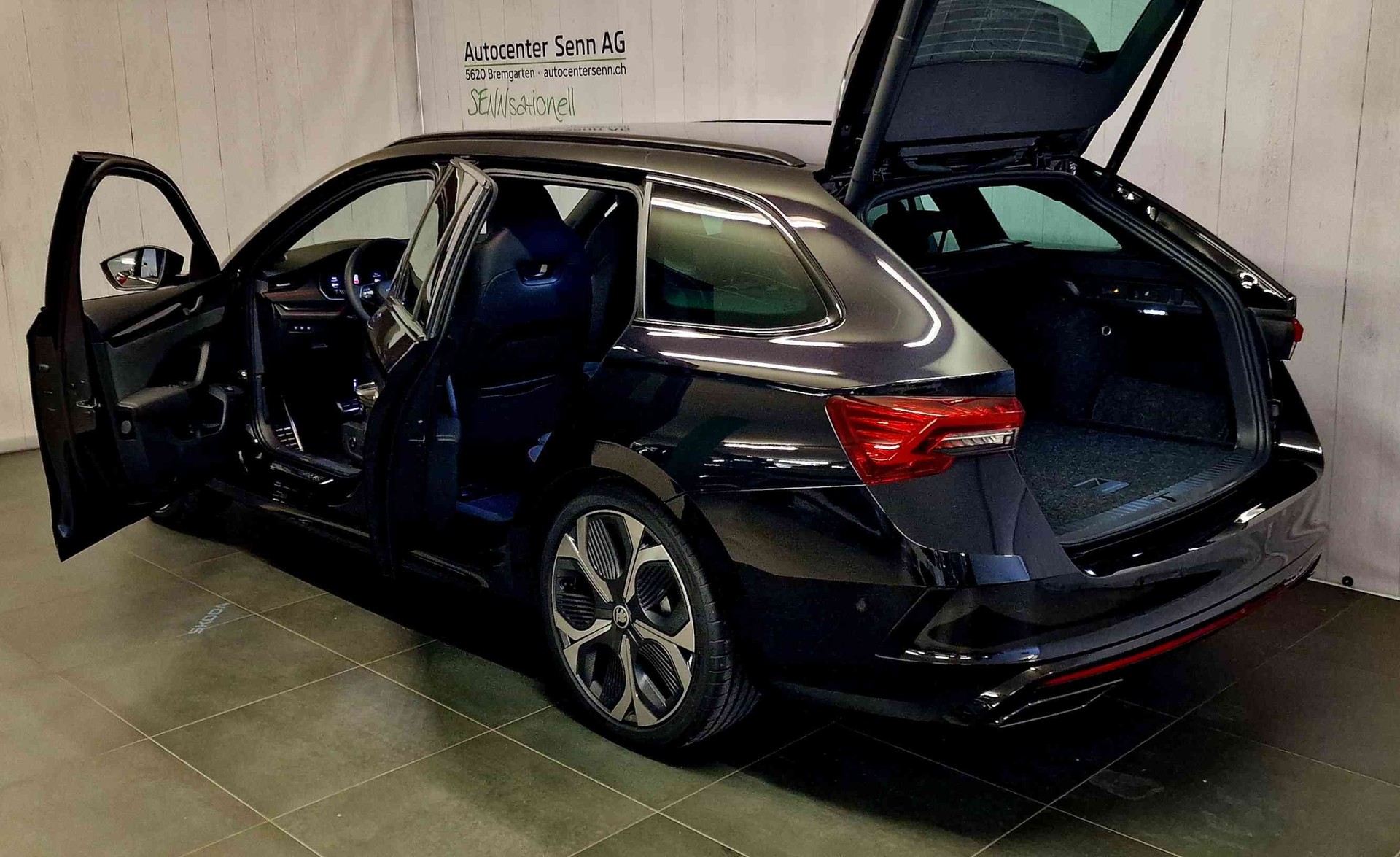 SKODA Octavia Combi 2.0 TSI DSG RS-image-17