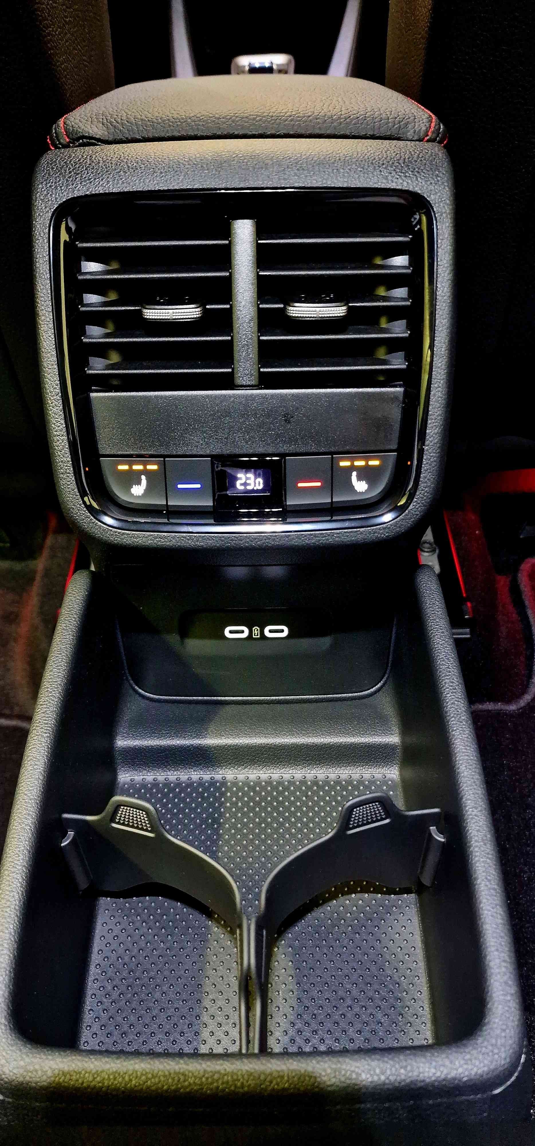 SKODA Octavia Combi 2.0 TSI DSG RS-image-14