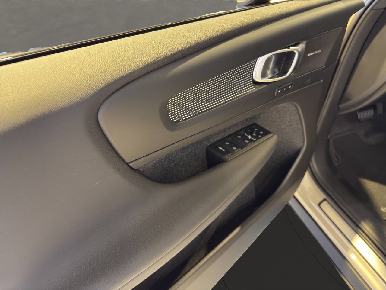 VOLVO EX40 Twin Ultra AWD-image-11
