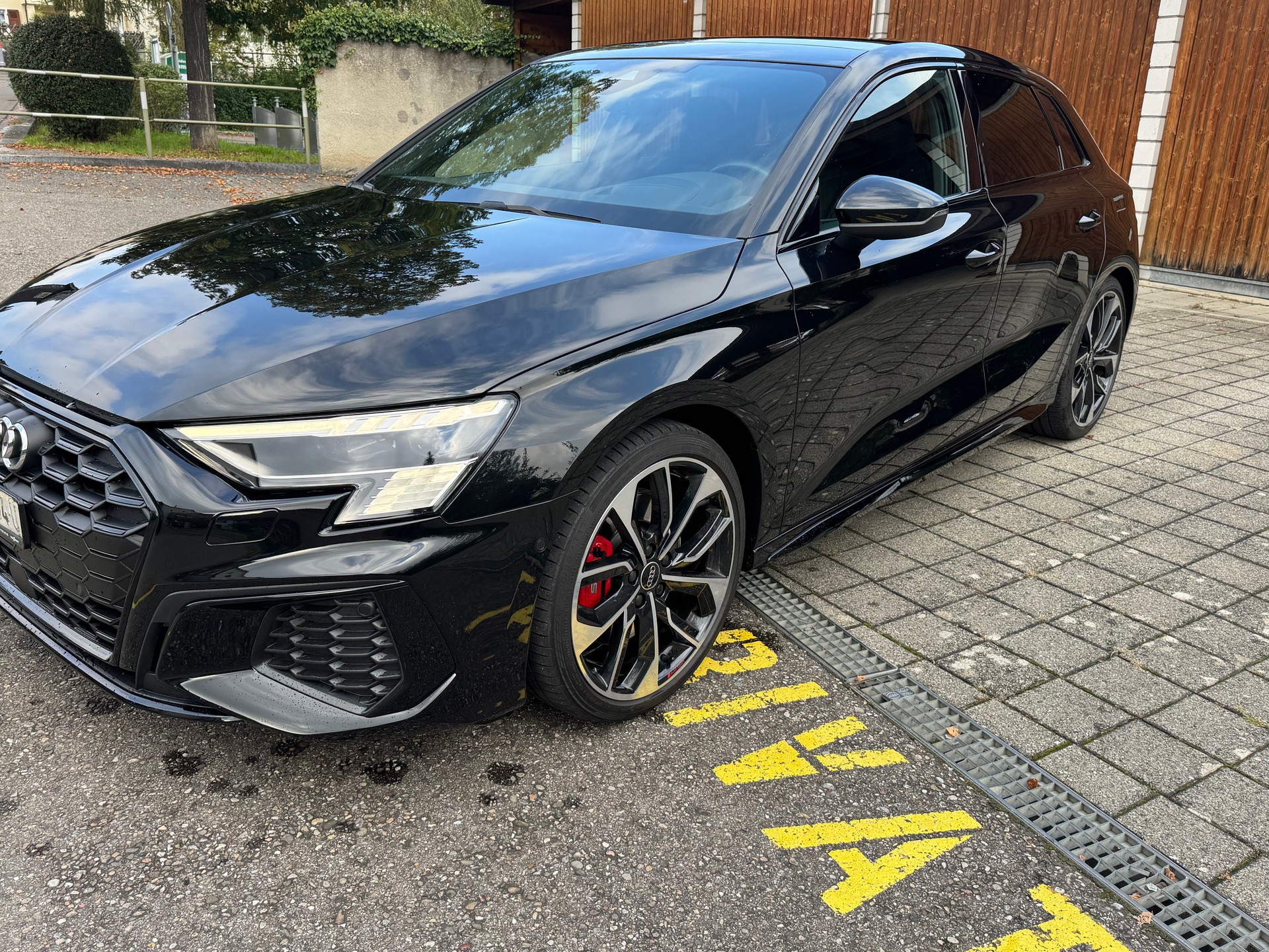 AUDI S3 Sportback 2.0 TFSI quattro S-tronic-showroom-element-1