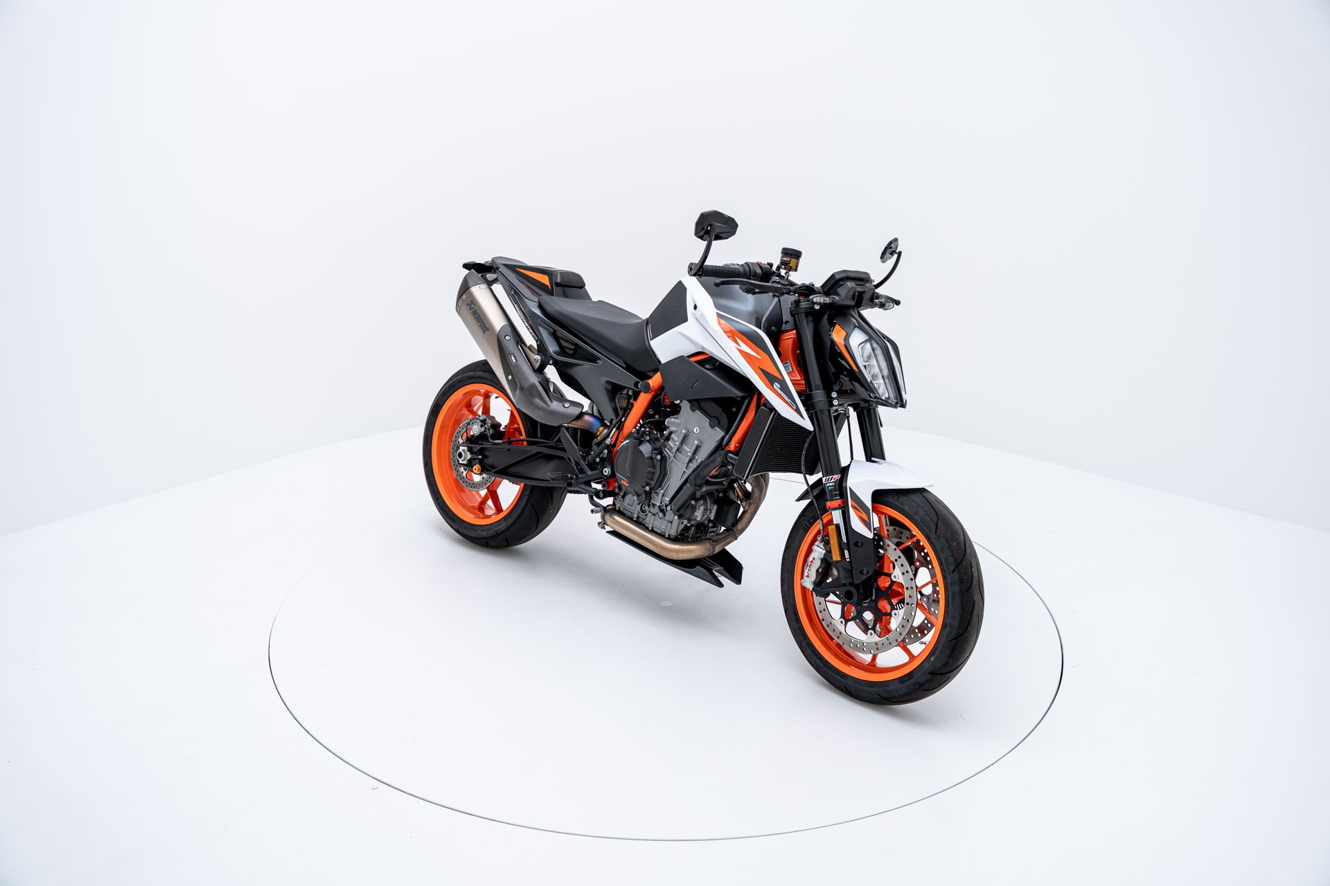 KTM 890 Duke R-showroom-element-1