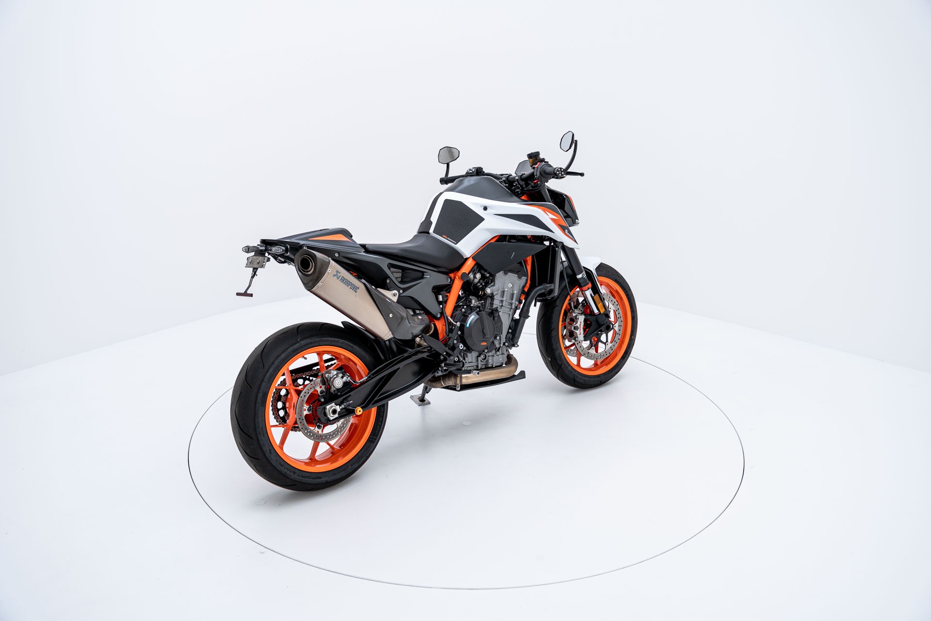 KTM 890 Duke R-showroom-element-3