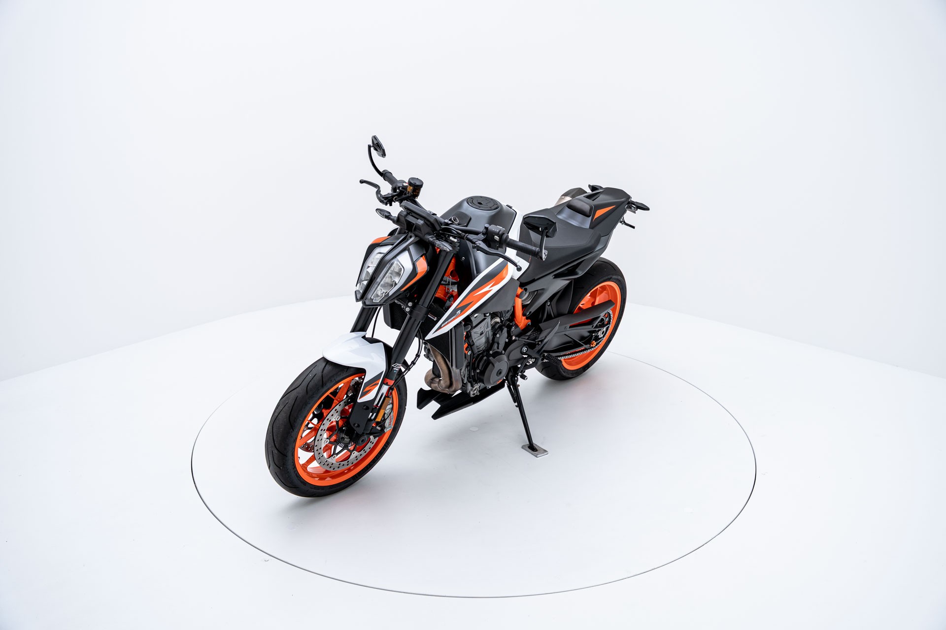 KTM 890 Duke R-showroom-element-2