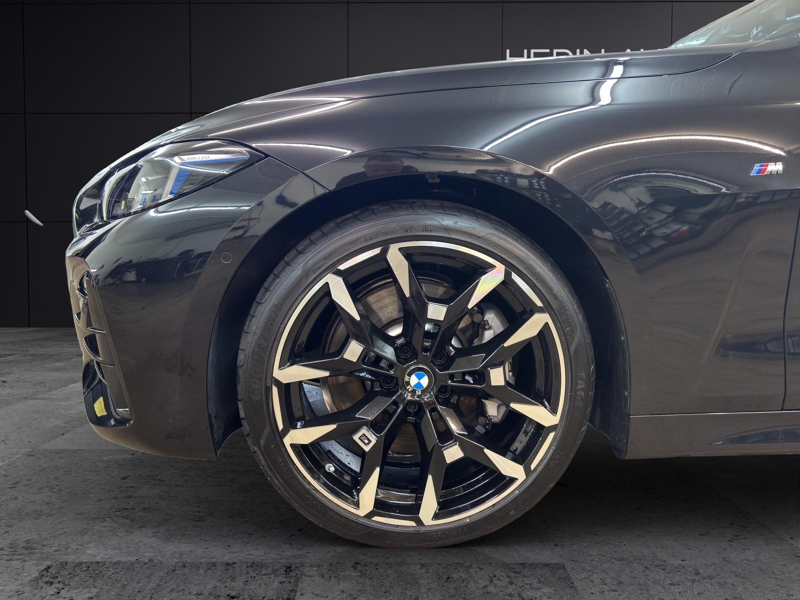 BMW 430i xDrive Cabrio-image-8