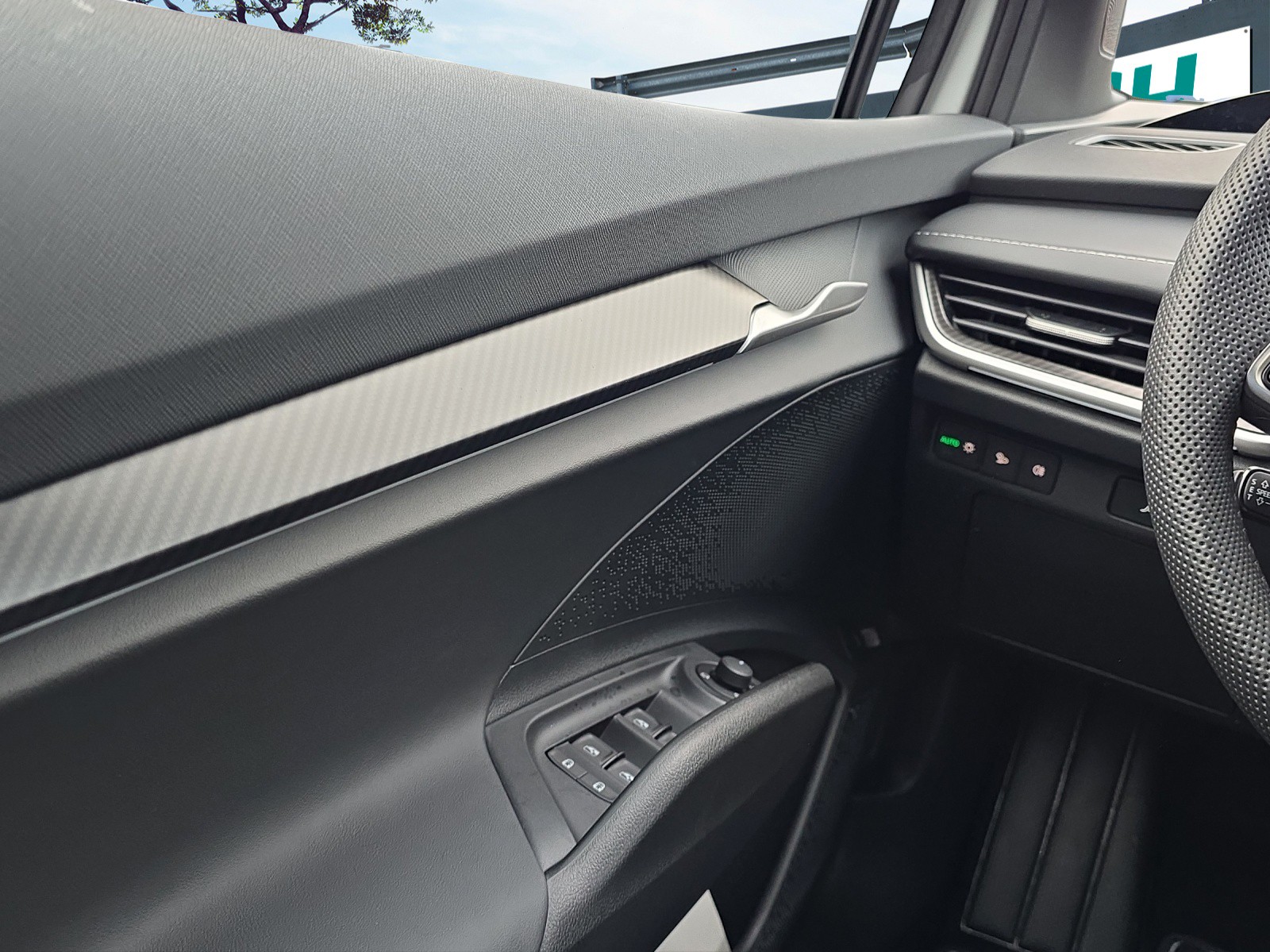 SKODA Enyaq 85x 4x4 RS-image-13