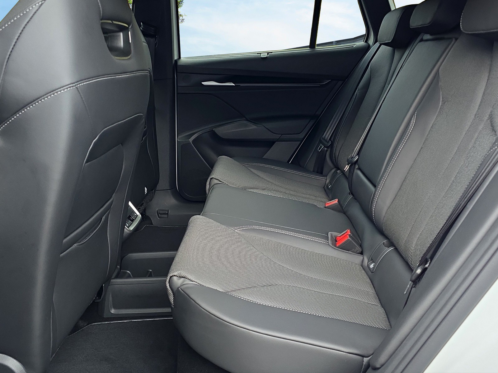 SKODA Enyaq 85x 4x4 RS-image-7