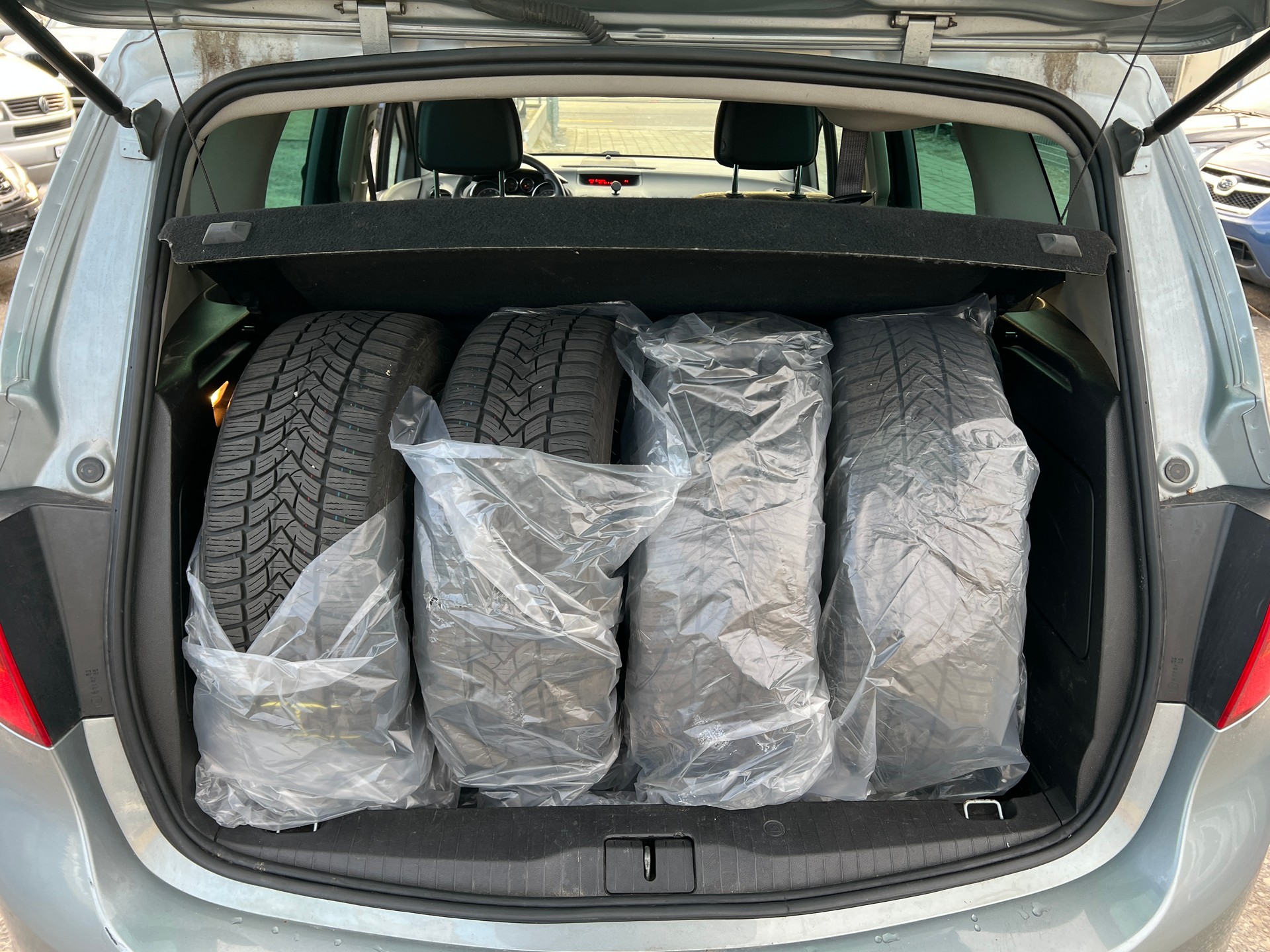 OPEL Meriva 1.4 Turbo Enjoy (Klima * Alufelgen * 8 Fachbereift * Multilenkrad * BO5)-image-15