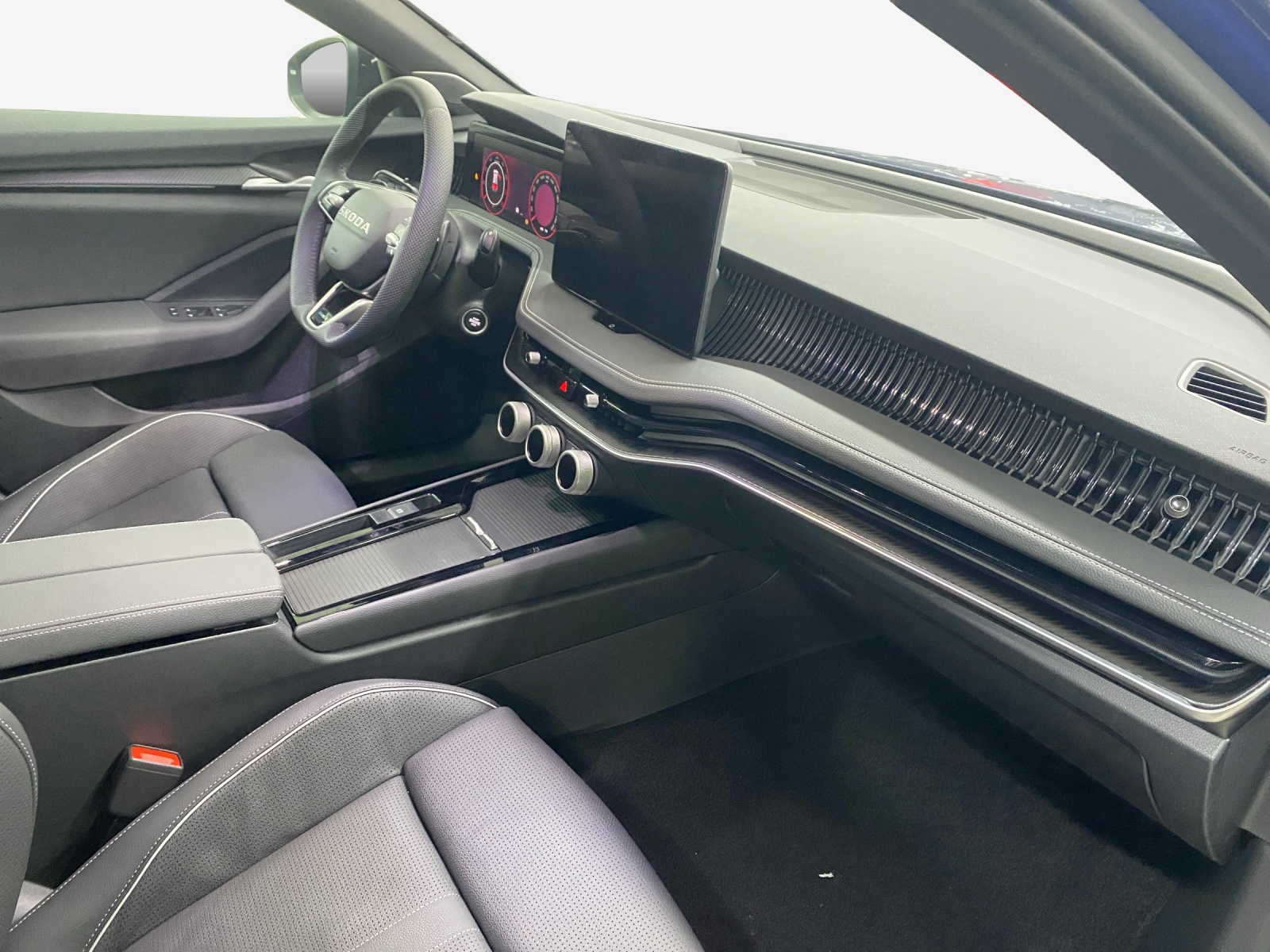 SKODA Superb Combi 2.0 TSI Sportline 4x4 DSG-image-13