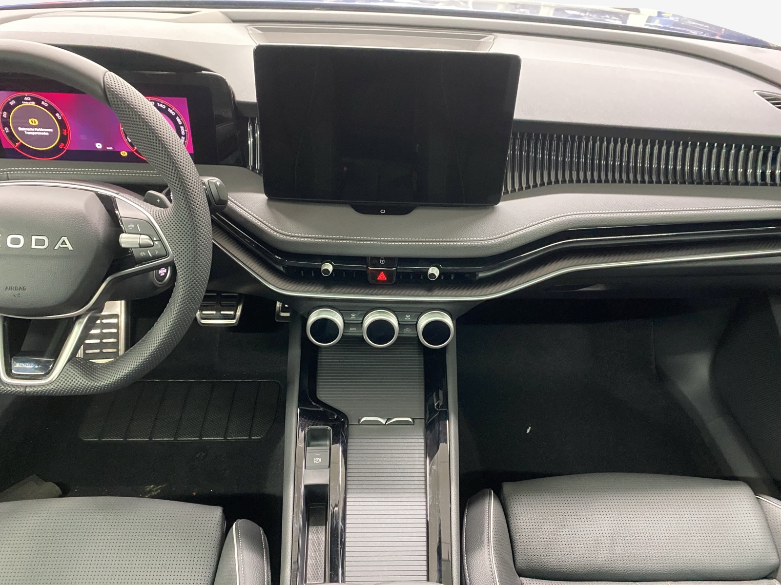 SKODA Superb Combi 2.0 TSI Sportline 4x4 DSG-image-10