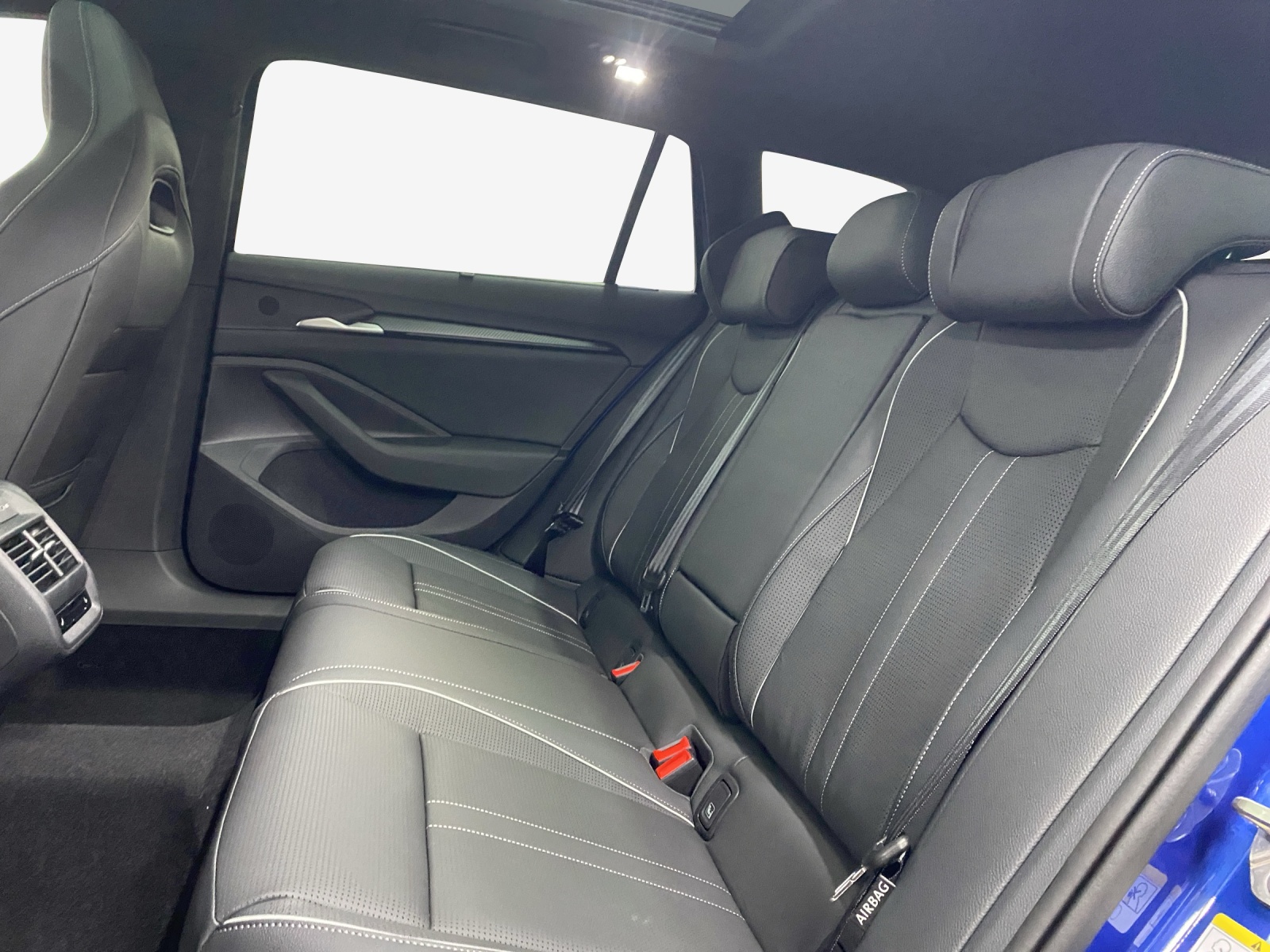 SKODA Superb Combi 2.0 TSI Sportline 4x4 DSG-image-11