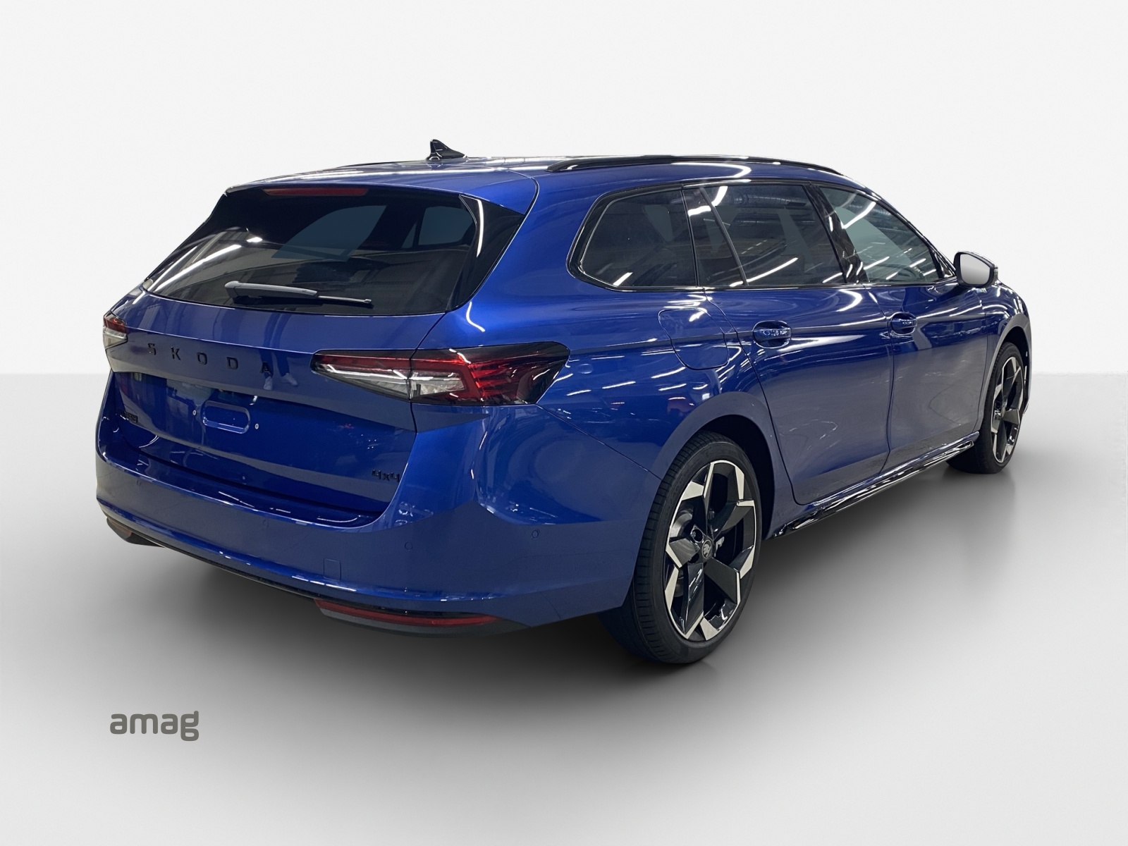 SKODA Superb Combi 2.0 TSI Sportline 4x4 DSG-image-4