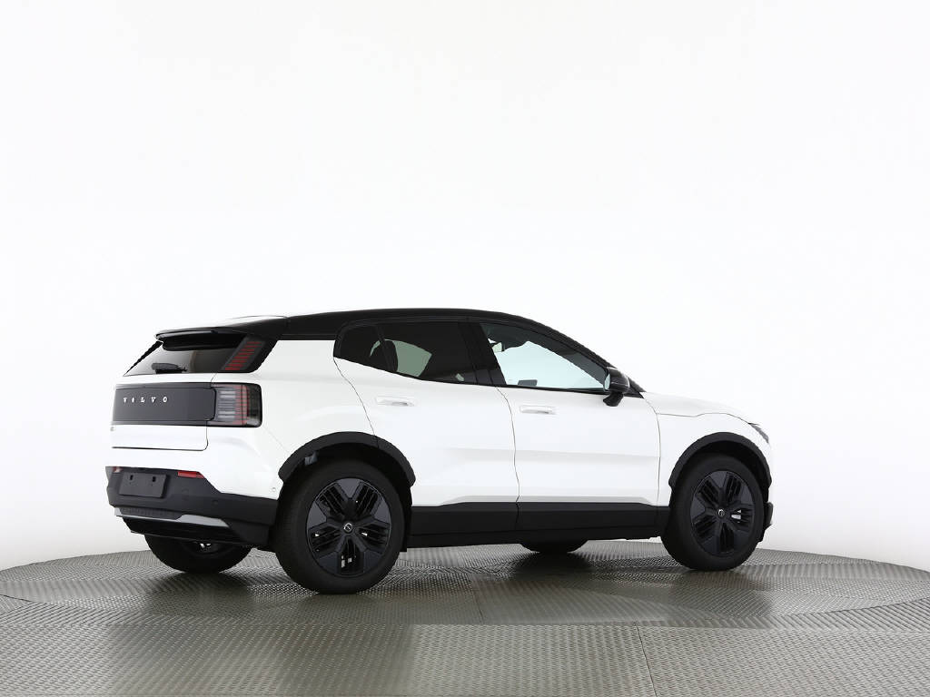 VOLVO EX 30 Cross Country P8 Twin Performance AWD-image-4