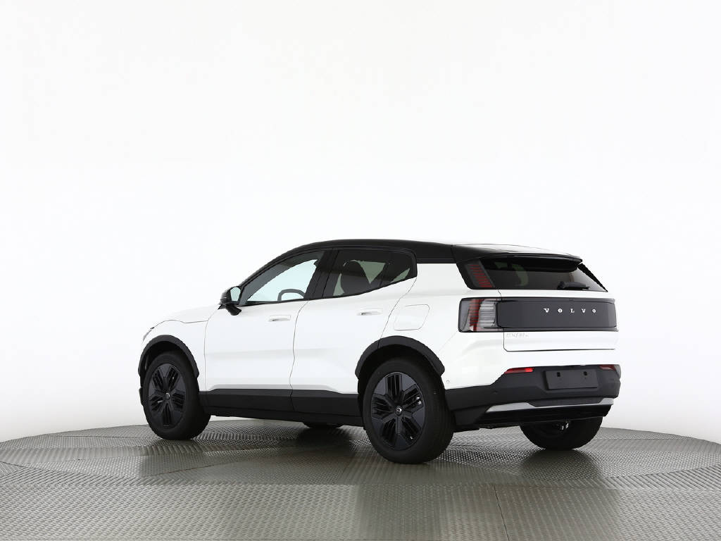 VOLVO EX 30 Cross Country P8 Twin Performance AWD-image-2