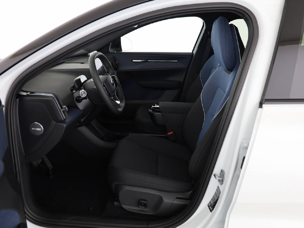 VOLVO EX 30 Cross Country P8 Twin Performance AWD-image-8