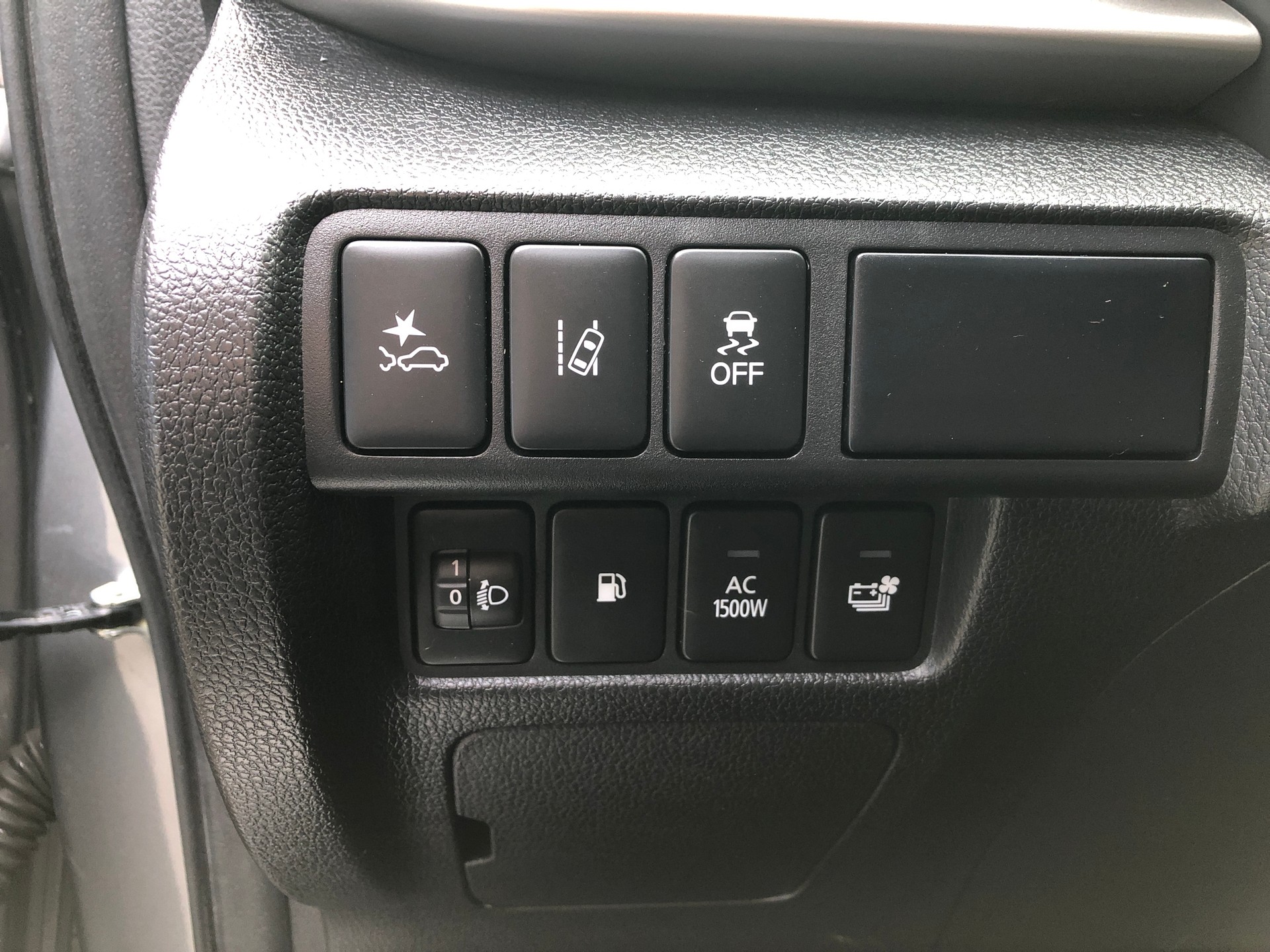 MITSUBISHI Eclipse Cross 2.4 PHEV Instyle 4WD-image-9