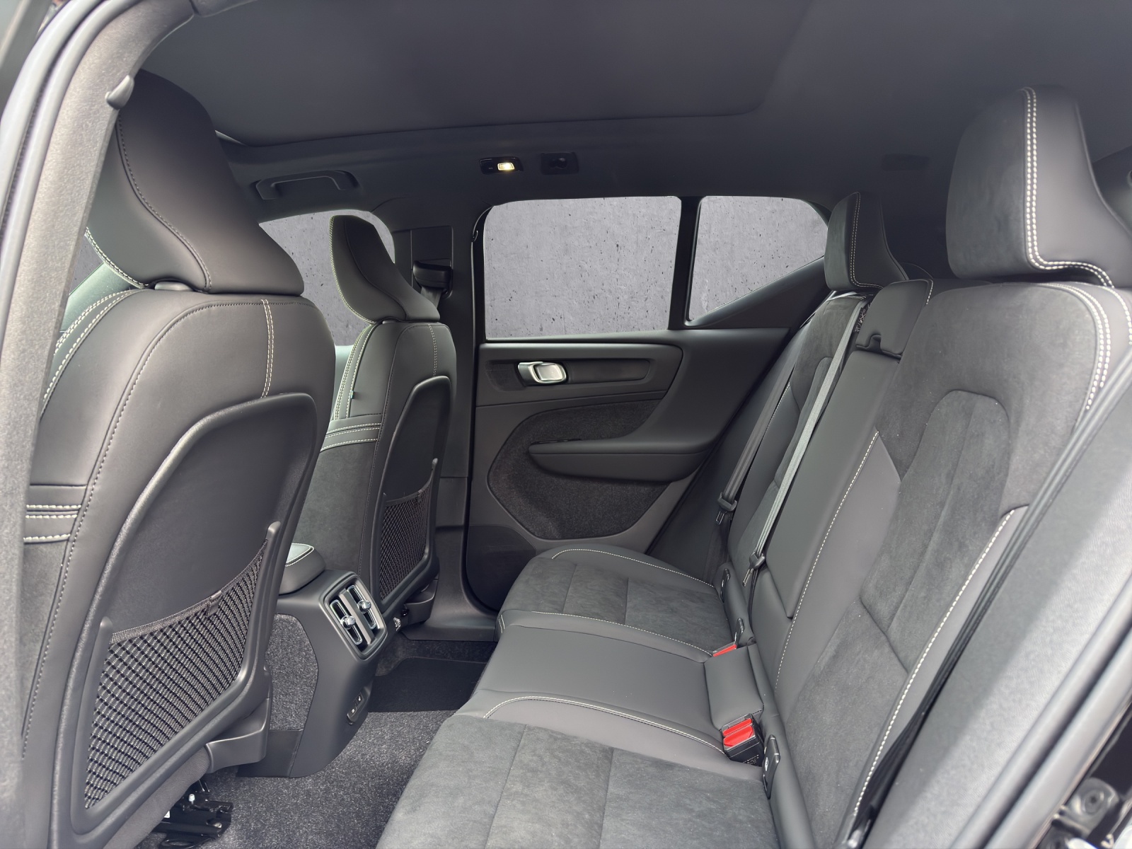 VOLVO EX40 82kWh Twin Motor AWD Ultra Xcentric Edition-image-13