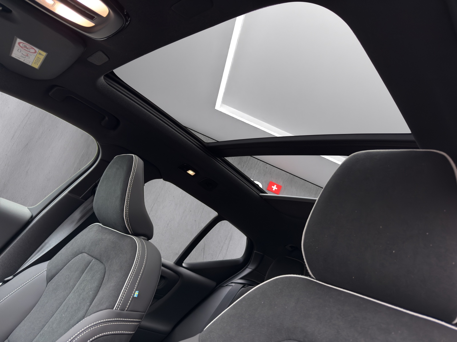 VOLVO EX40 82kWh Twin Motor AWD Ultra Xcentric Edition-image-15