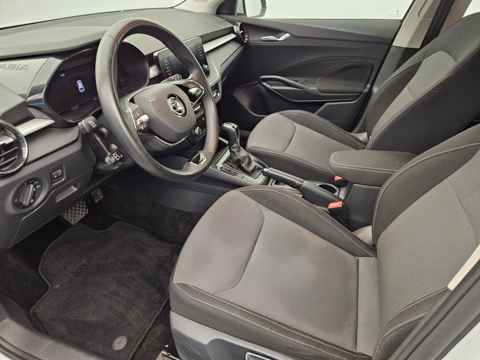 SKODA Fabia 1.0 TSI Ambition DSG-image-10
