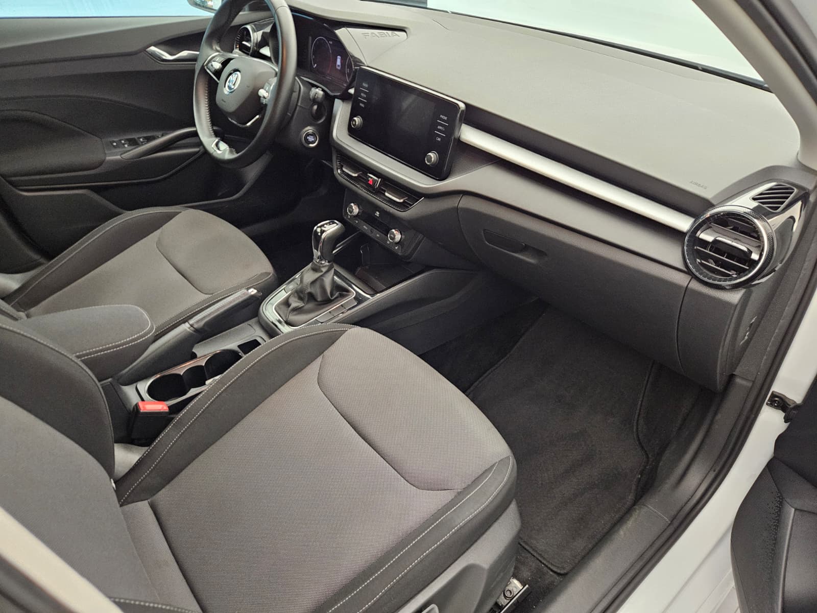 SKODA Fabia 1.0 TSI Ambition DSG-image-11