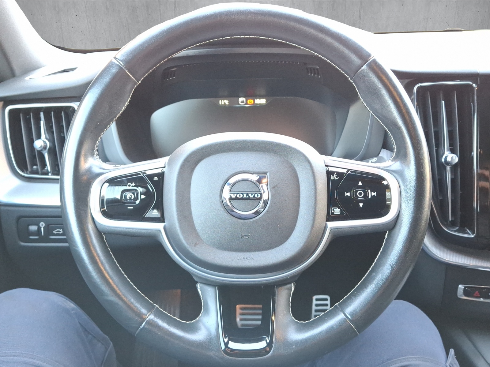 VOLVO XC60 T6 eAWD R-Design Geartronic-image-9