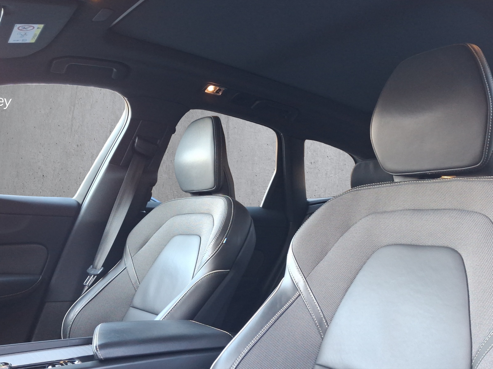 VOLVO XC60 T6 eAWD R-Design Geartronic-image-14