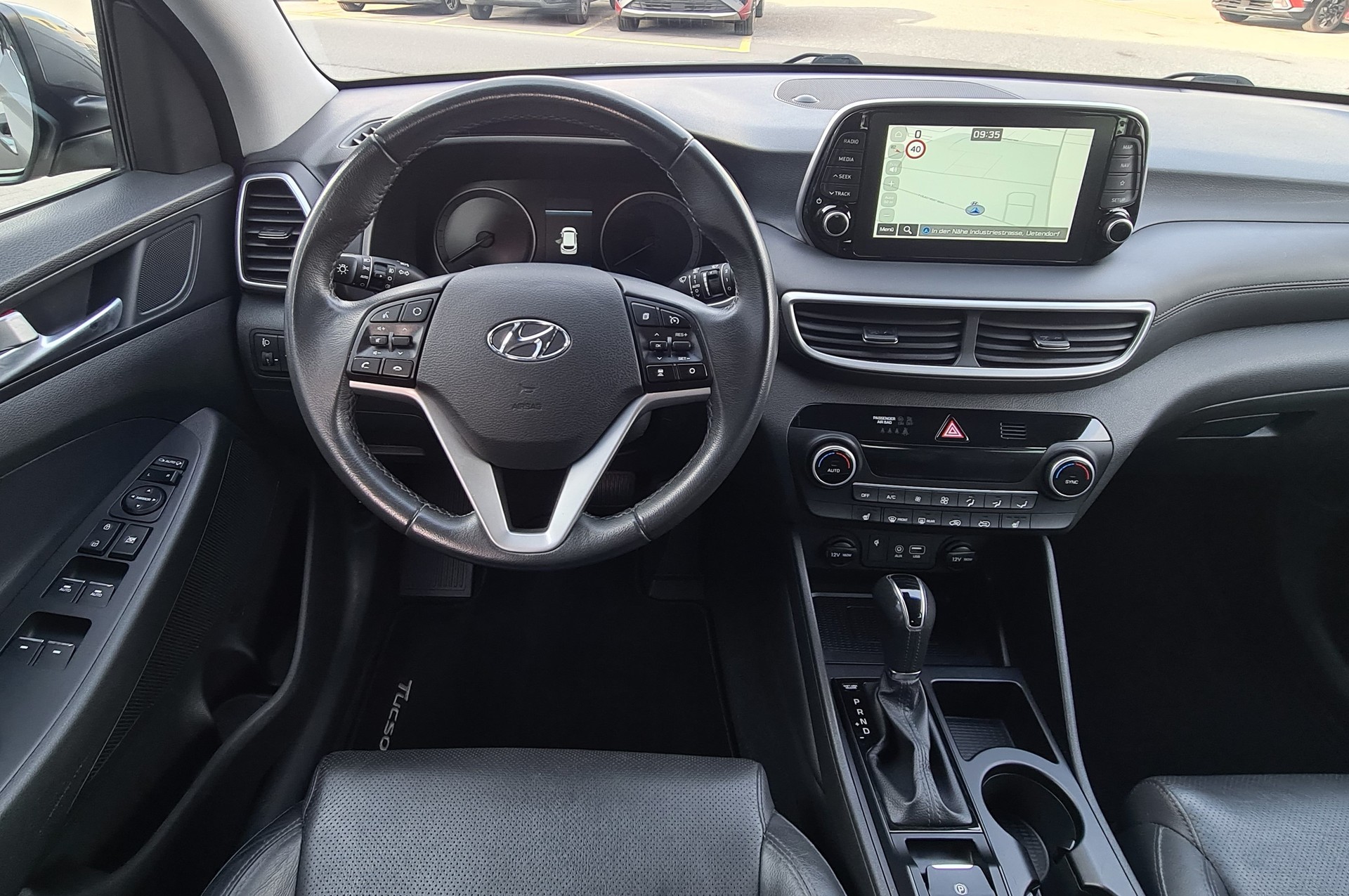 HYUNDAI Tucson 2.0 CRDI Amplia Mild Hybrid 4WD Automatic-image-10
