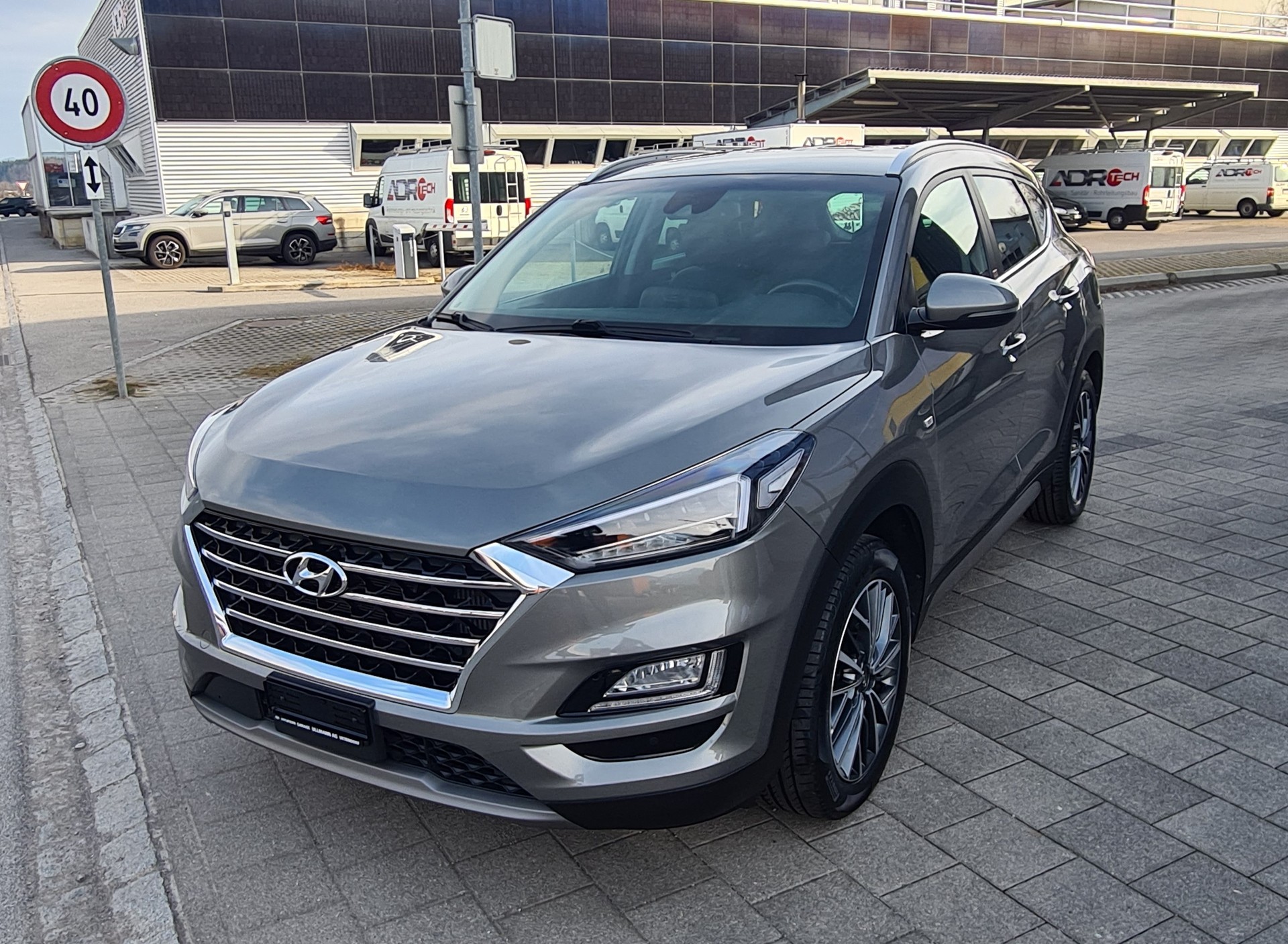 HYUNDAI Tucson 2.0 CRDI Amplia Mild Hybrid 4WD Automatic-image-8