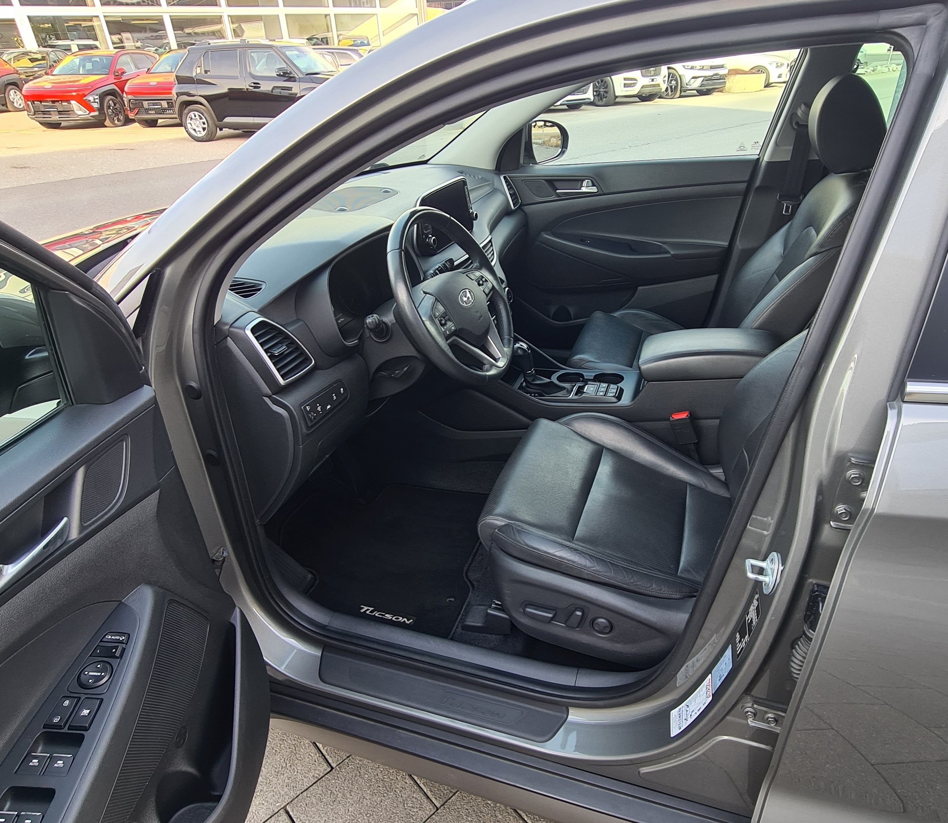 HYUNDAI Tucson 2.0 CRDI Amplia Mild Hybrid 4WD Automatic-image-9