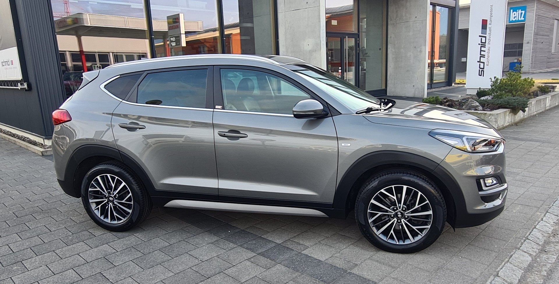 HYUNDAI Tucson 2.0 CRDI Amplia Mild Hybrid 4WD Automatic-image-2