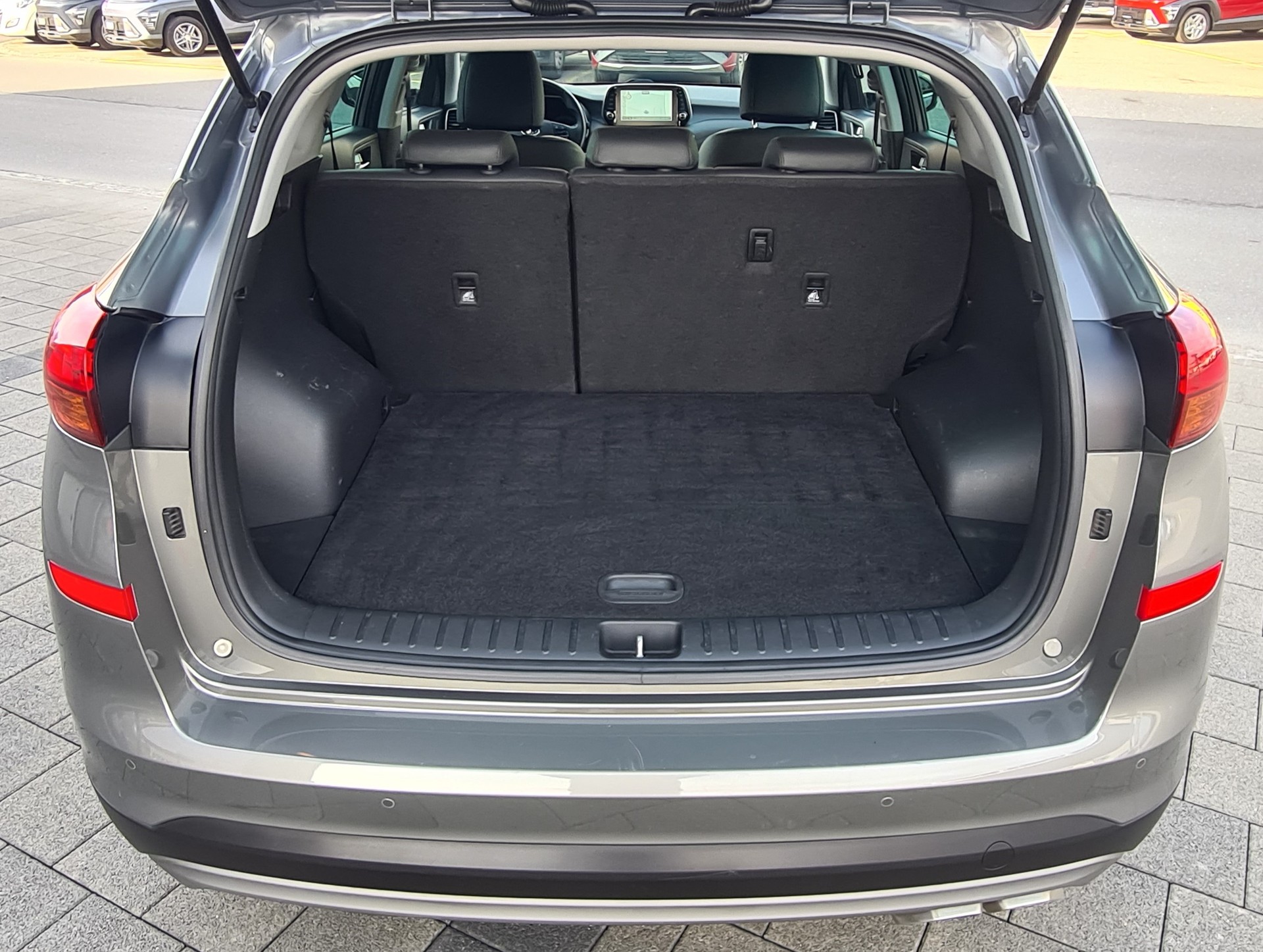 HYUNDAI Tucson 2.0 CRDI Amplia Mild Hybrid 4WD Automatic-image-12