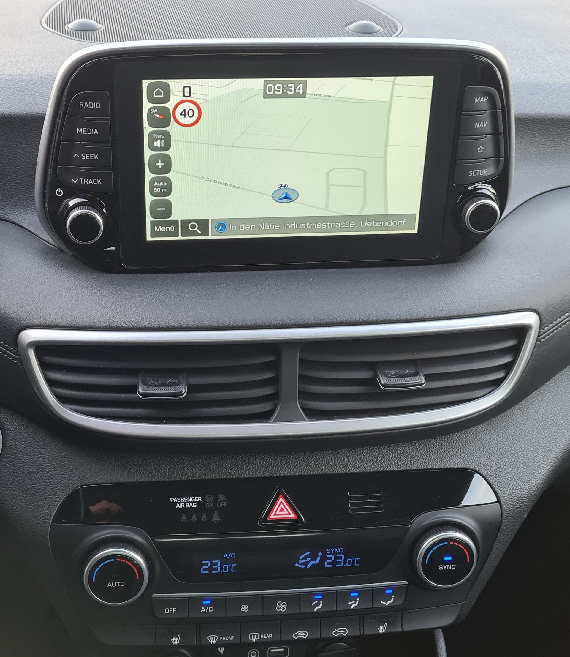 HYUNDAI Tucson 2.0 CRDI Amplia Mild Hybrid 4WD Automatic-image-13