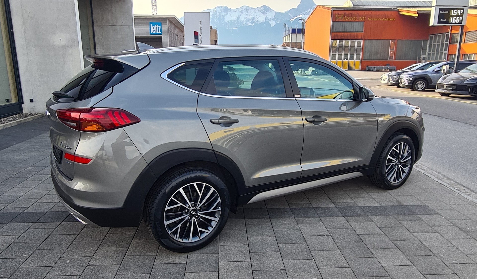 HYUNDAI Tucson 2.0 CRDI Amplia Mild Hybrid 4WD Automatic-image-3