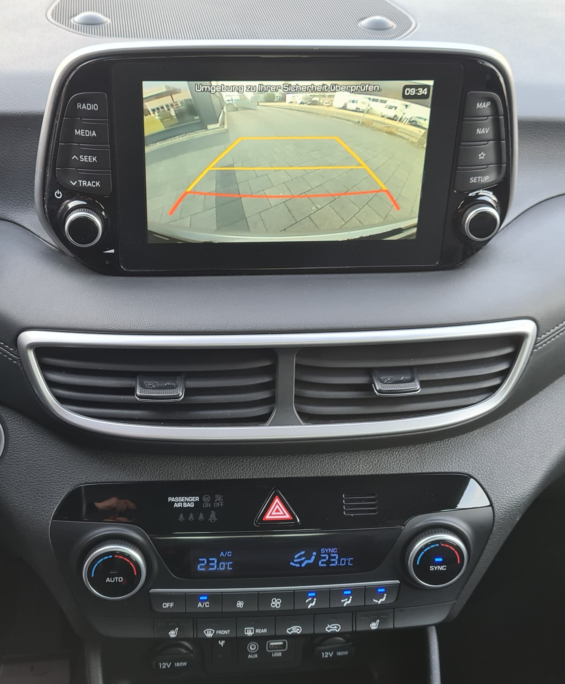 HYUNDAI Tucson 2.0 CRDI Amplia Mild Hybrid 4WD Automatic-image-14