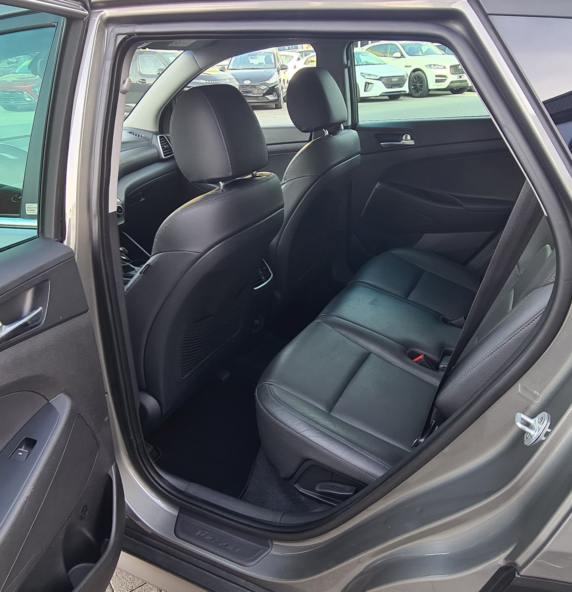 HYUNDAI Tucson 2.0 CRDI Amplia Mild Hybrid 4WD Automatic-image-11