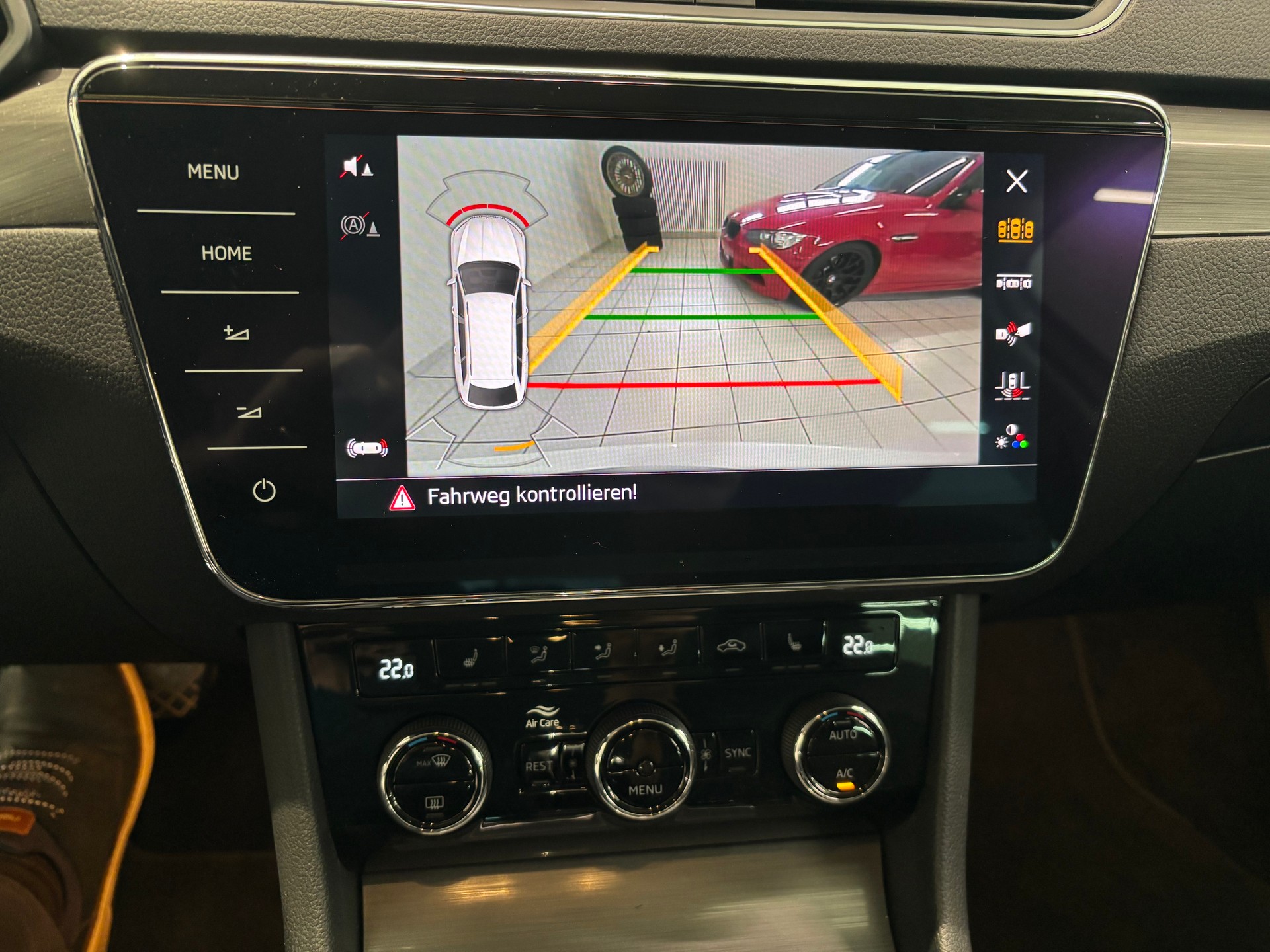 SKODA Superb Combi 2.0 TDi Ambition DSG-image-11