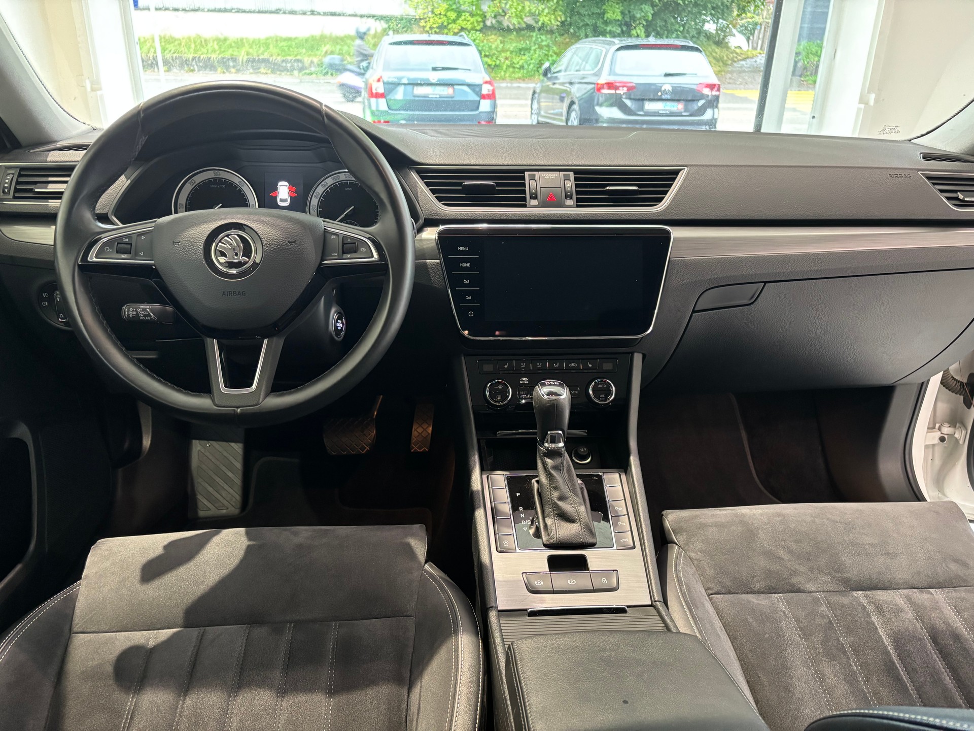 SKODA Superb Combi 2.0 TDi Ambition DSG-image-6