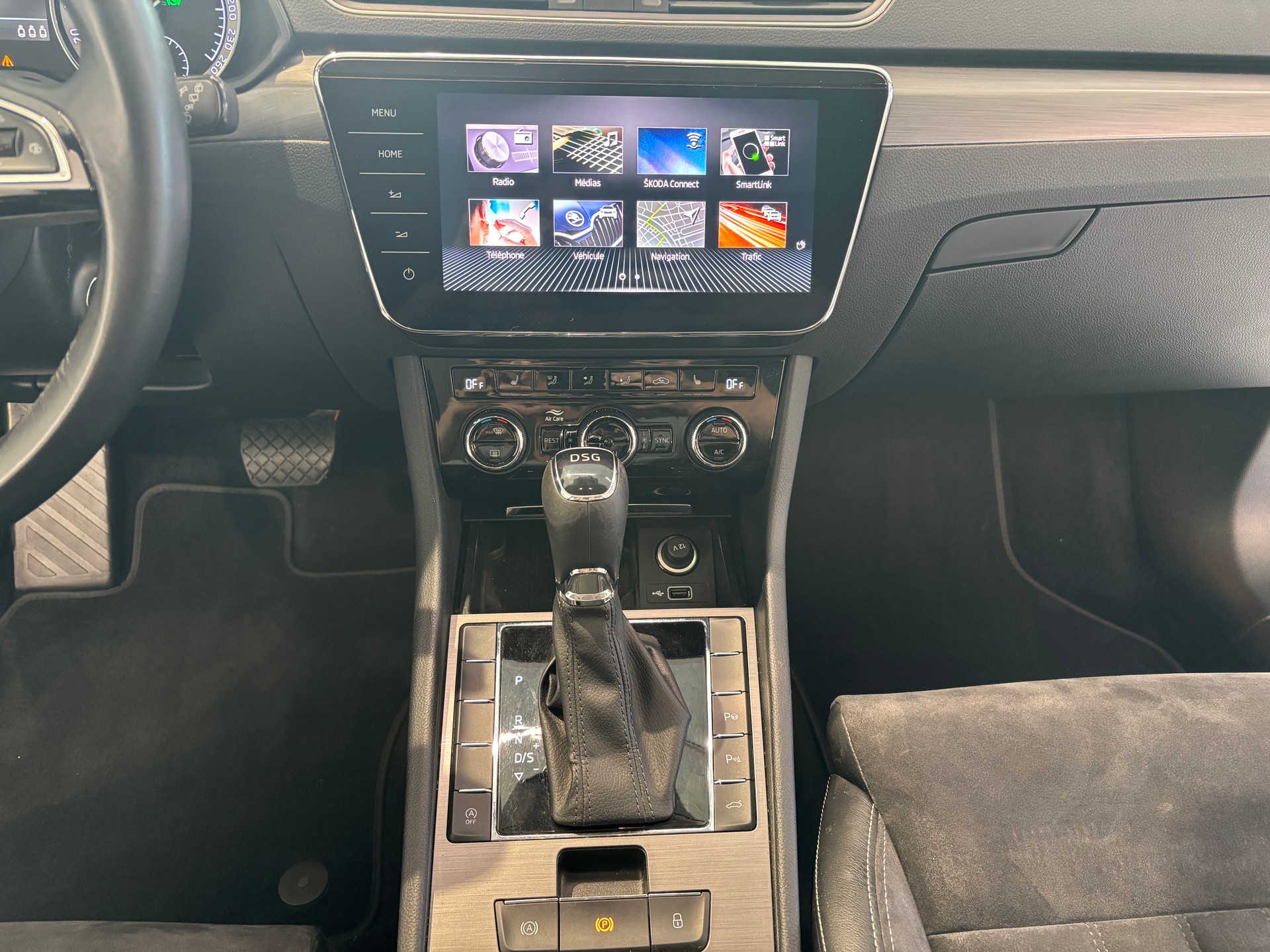 SKODA Superb Combi 2.0 TDi Ambition DSG-image-10