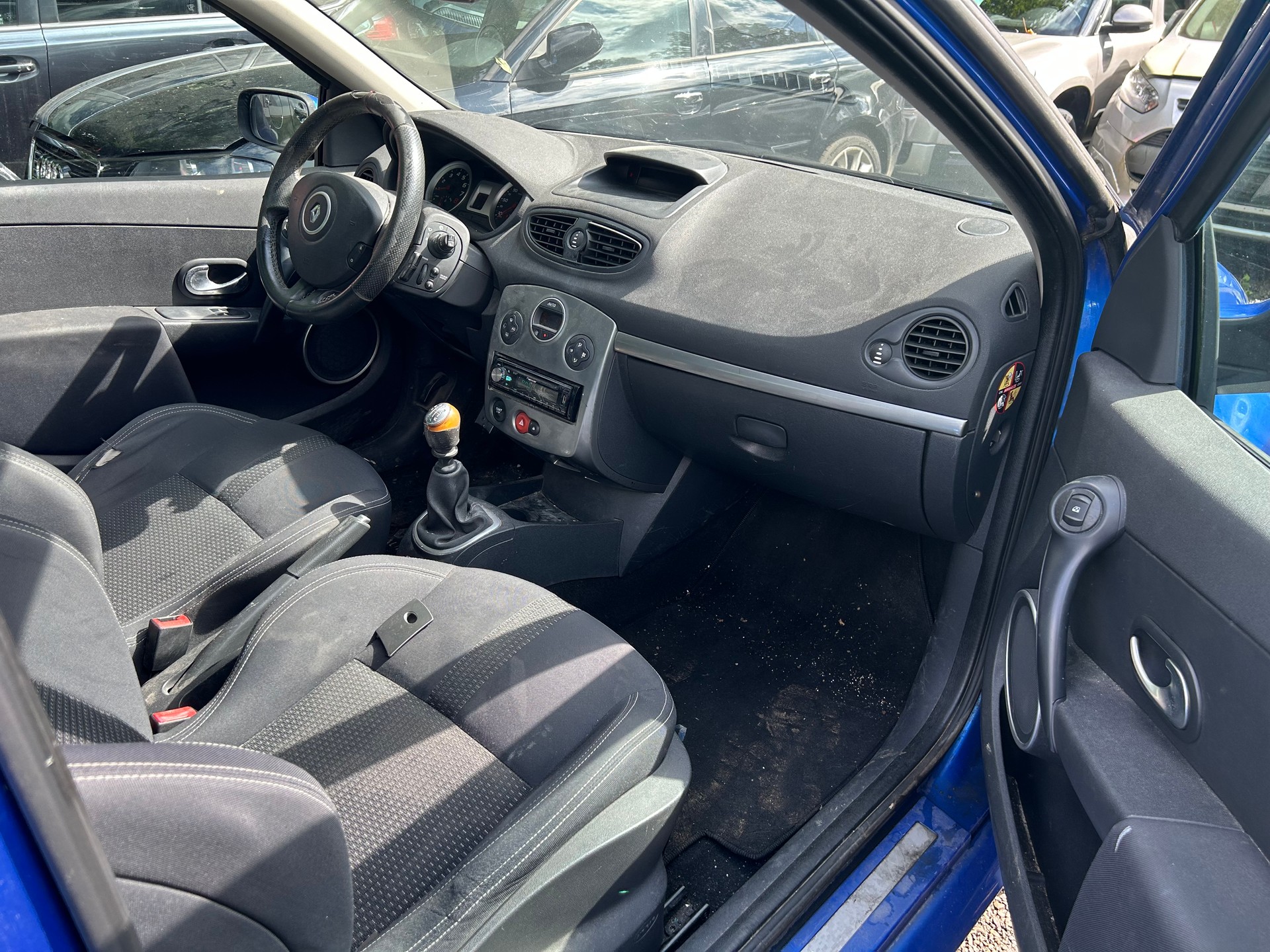 RENAULT Clio 2.0 16V Sport-image-13