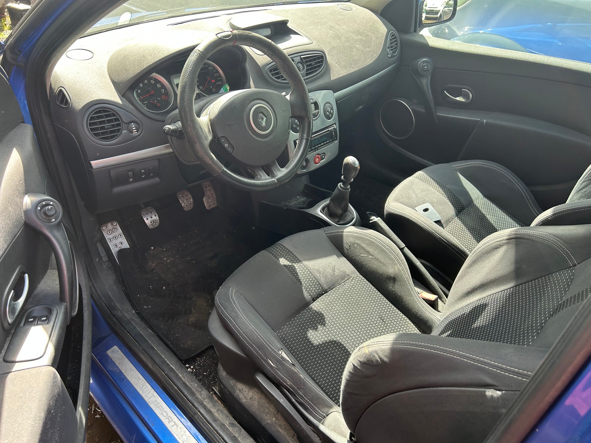 RENAULT Clio 2.0 16V Sport-image-14