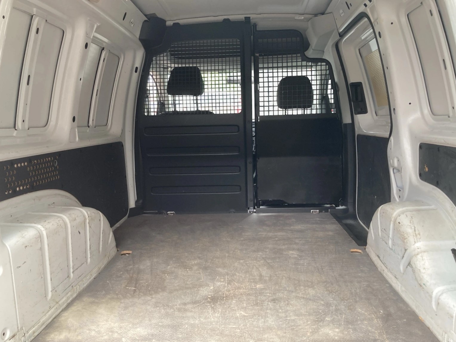 VW Caddy 2.0TDI BlueMotion Technology-image-2