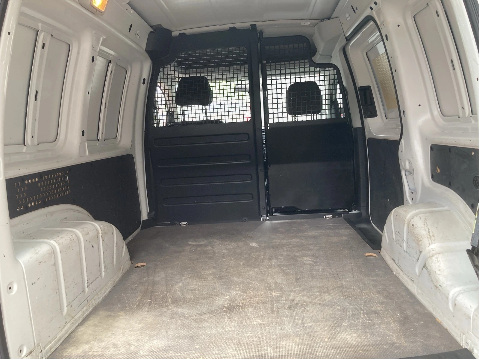 VW Caddy 2.0TDI BlueMotion Technology-image-8