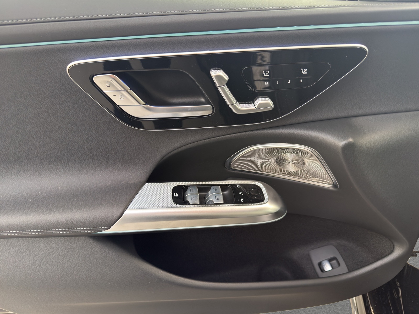 MERCEDES-BENZ E 220 d 4Matic 9G-Tronic-image-12