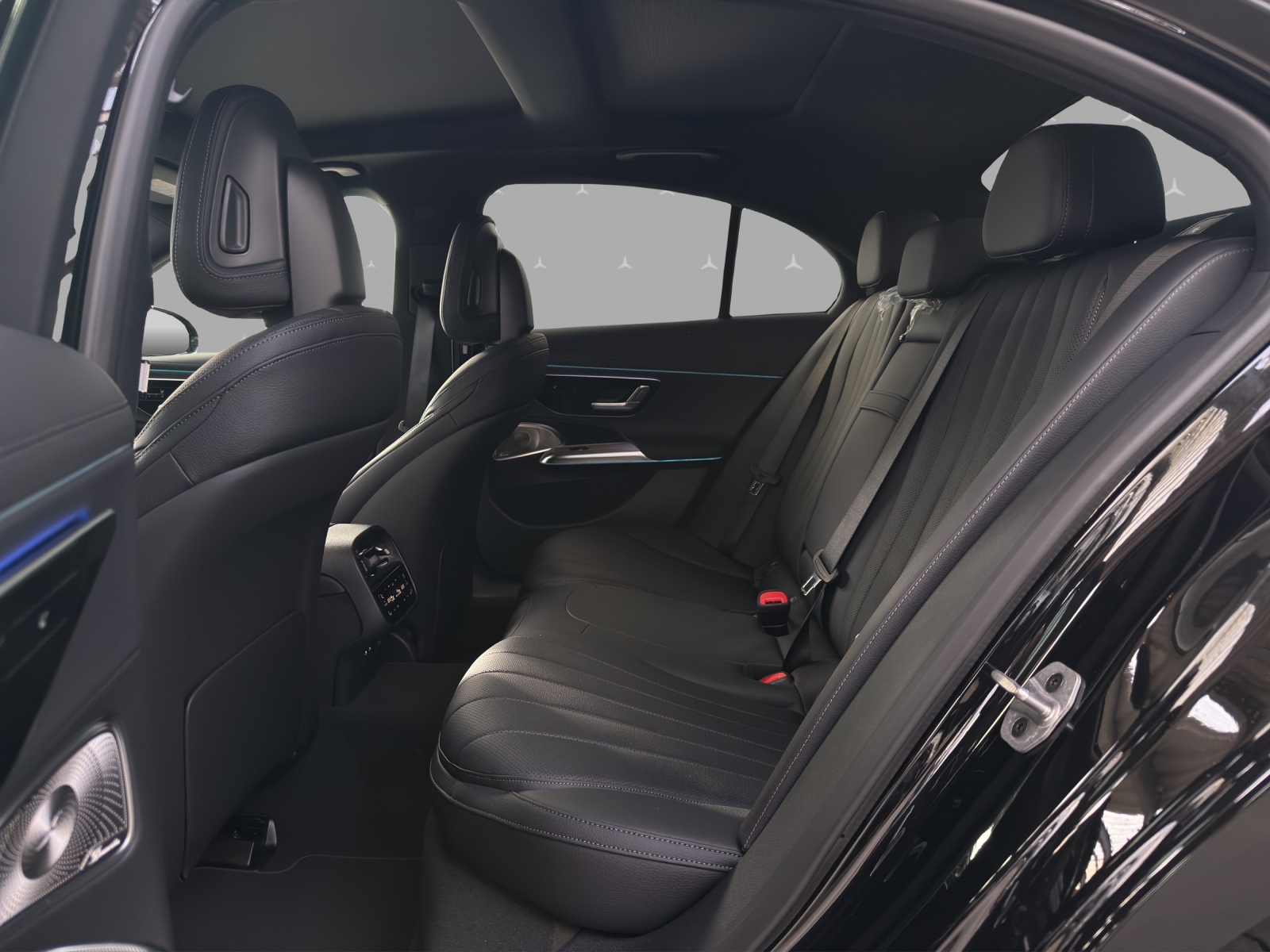 MERCEDES-BENZ E 220 d 4Matic 9G-Tronic-image-13