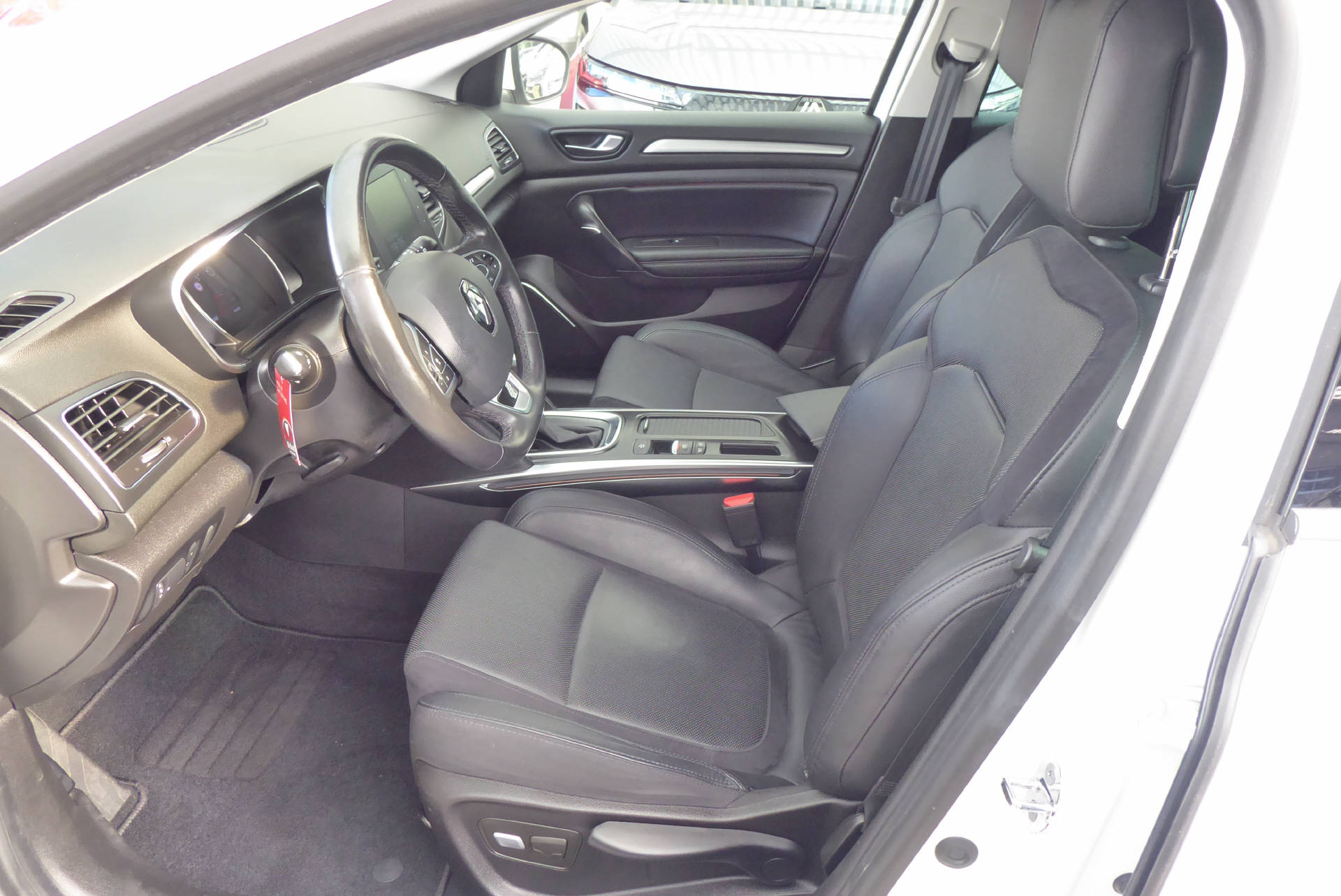 RENAULT Mégane 1.3 16V Turbo Intens EDC-image-4