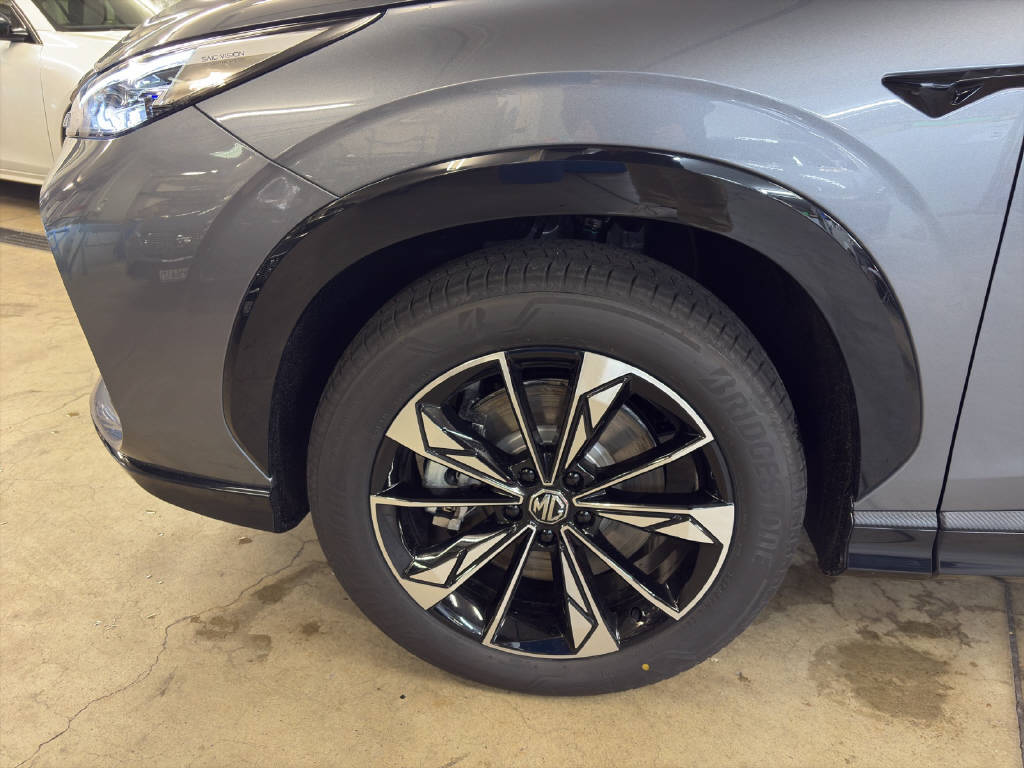 MG HS 1.5 Hybrid Luxury-image-9