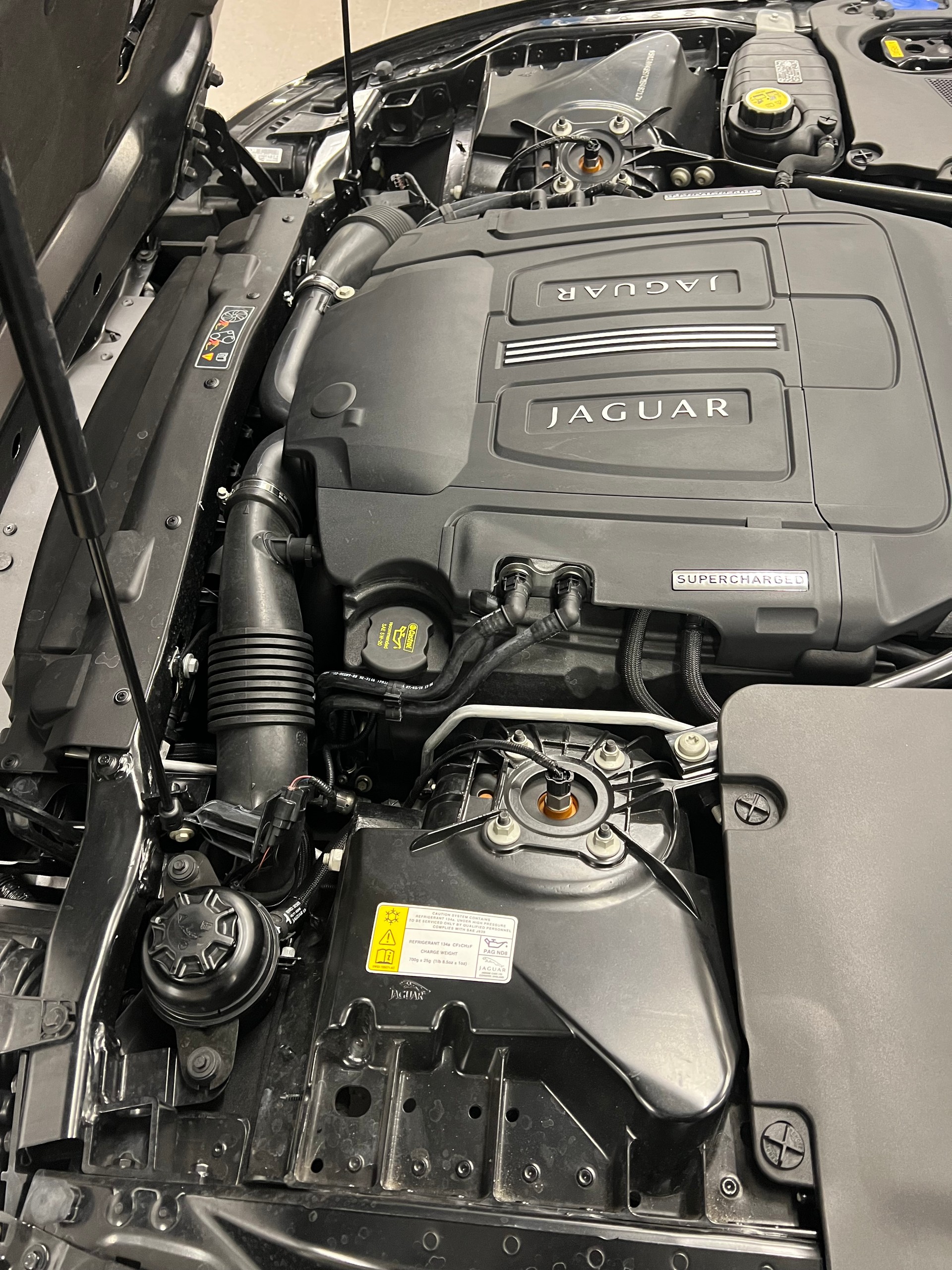 JAGUAR XKR-S 5.0 V8 SC Convertible-image-15