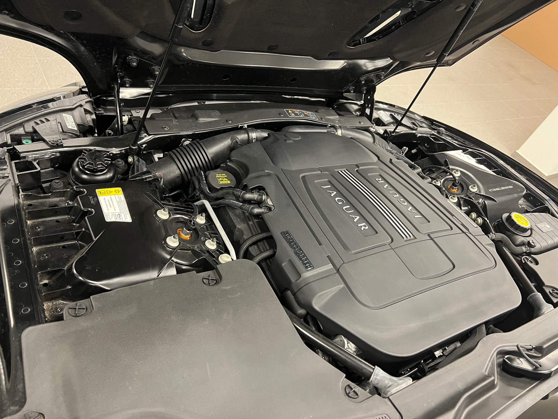 JAGUAR XKR-S 5.0 V8 SC Convertible-image-14
