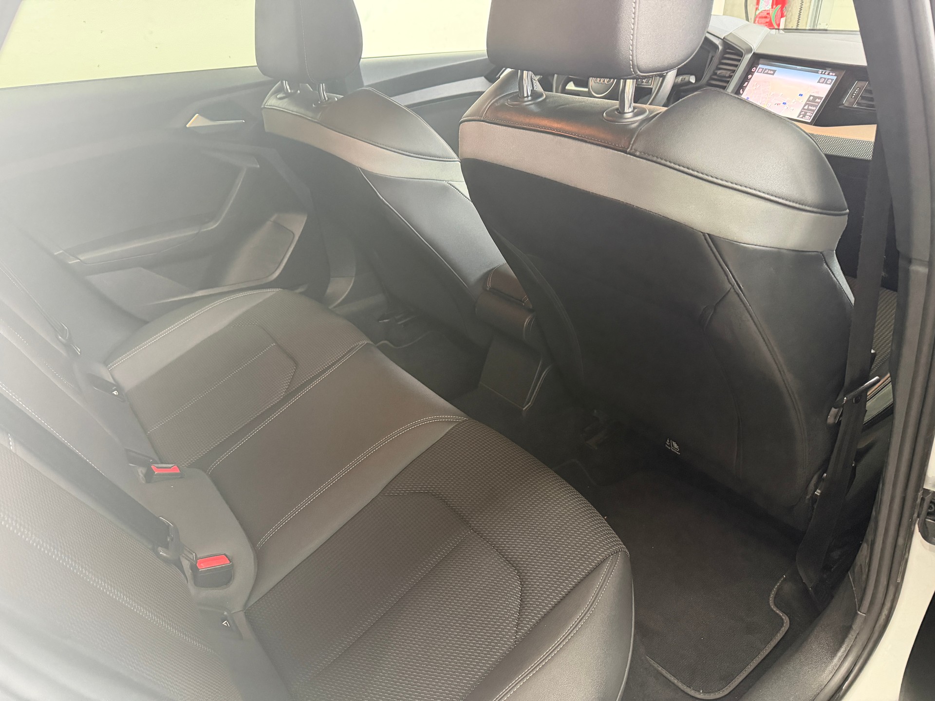 AUDI A1 Sportback 35 TFSI S Line-image-6