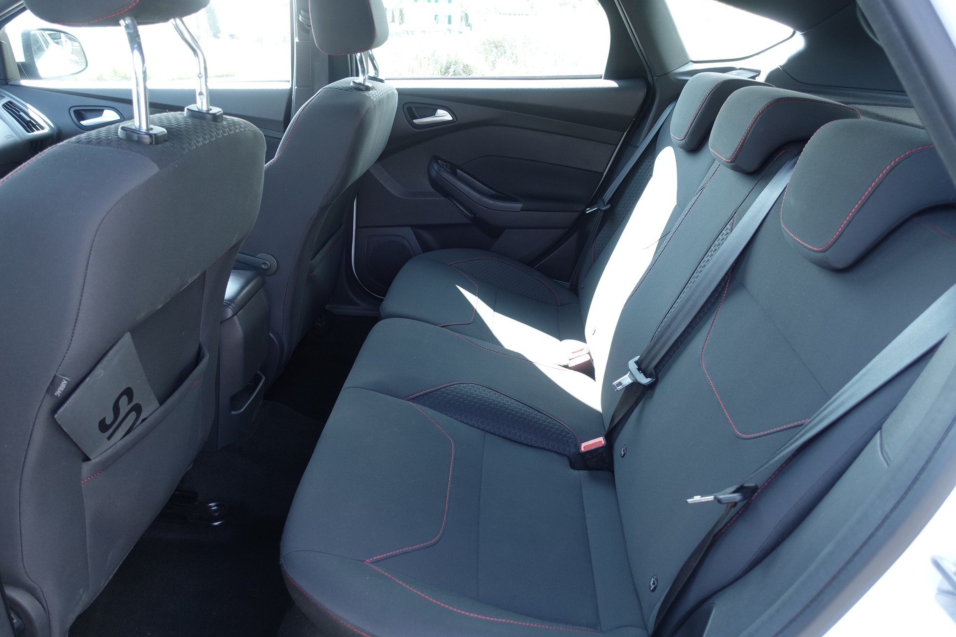 FORD Focus 1.0 SCTi ST Line-image-8